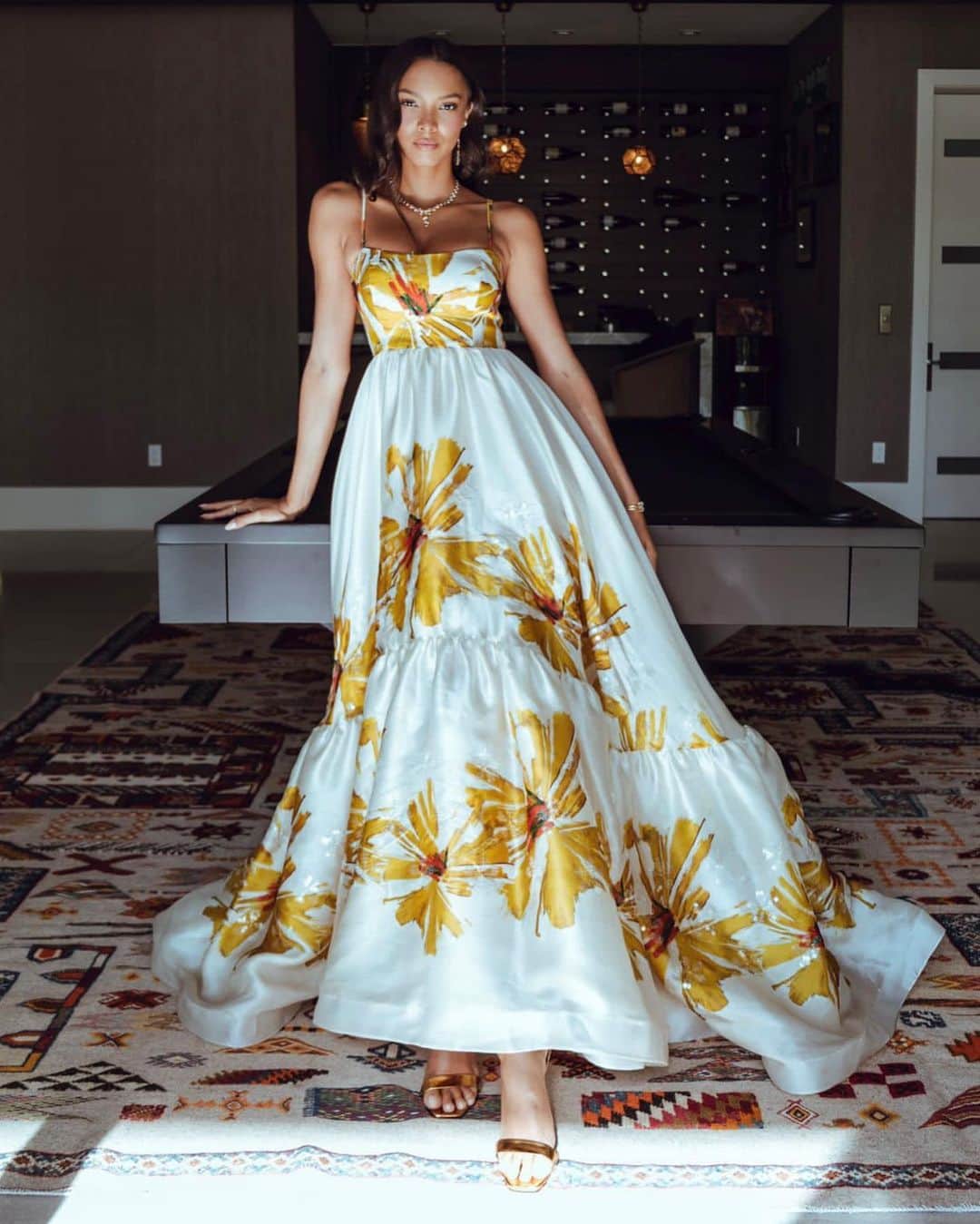 ライス・リベイロさんのインスタグラム写真 - (ライス・リベイロInstagram)「Beautiful and inspiring night in Miami for Luz Alliance Fund @brazilfound 🍃☘️ Styling @dhunia  Jewelry @vivaraonline  📸 by @yisusph Hair and makeup by @tzahimusa」5月22日 5時40分 - laisribeiro