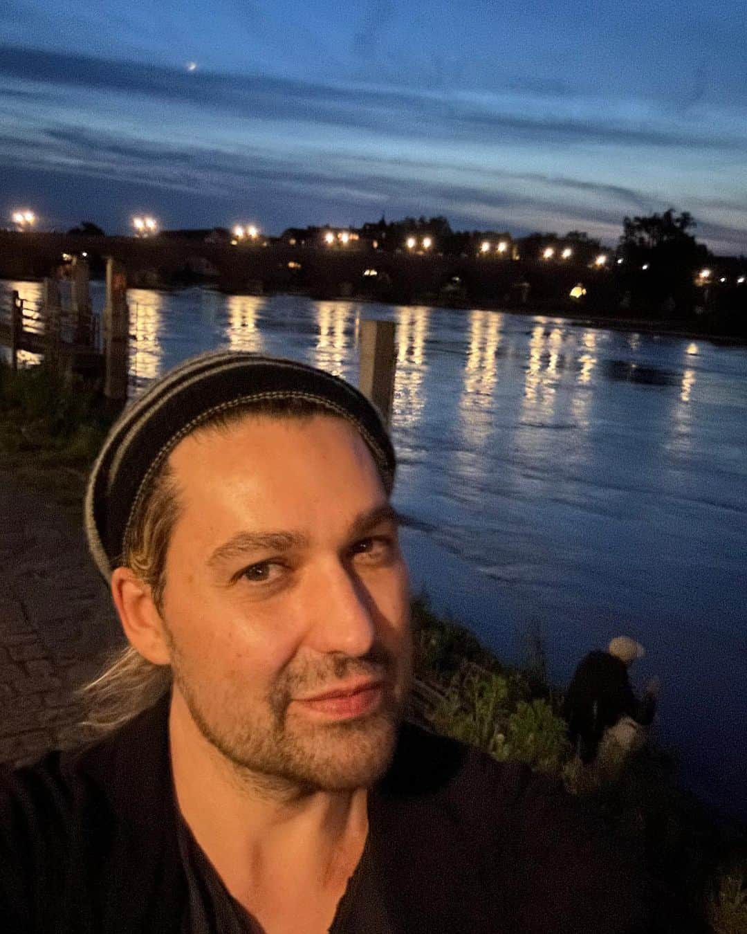 デイヴィッド・ギャレットさんのインスタグラム写真 - (デイヴィッド・ギャレットInstagram)「Regensburg by night!   #davidgarrett #regensburg #donau #iconic #tourlife」5月22日 5時51分 - davidgarrettinsta