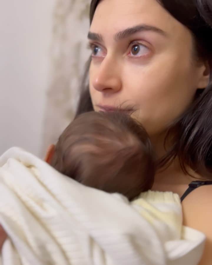 Thaila Ayalaのインスタグラム：「Quando as duas crias querem colinho de mãe ao mesmo tempo! 💞」