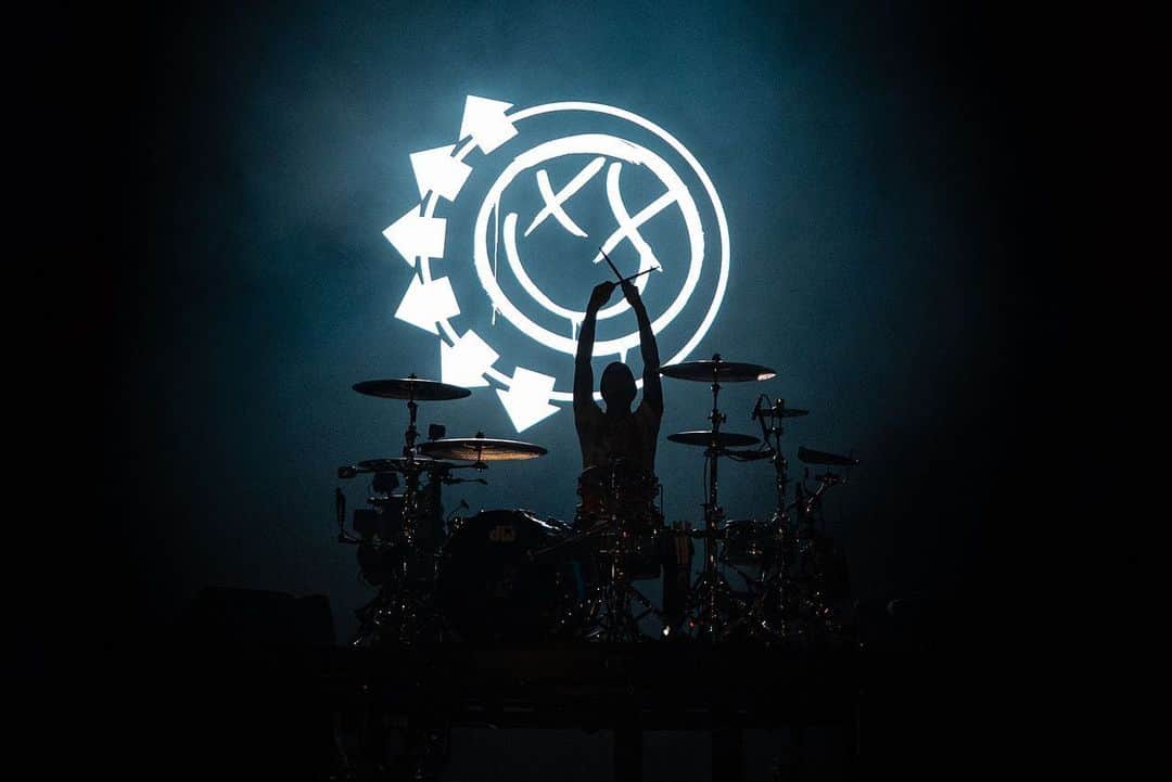 blink-182さんのインスタグラム写真 - (blink-182Instagram)「10 photos. 10 cities. Life lately. How are you guys?」5月22日 6時57分 - blink182