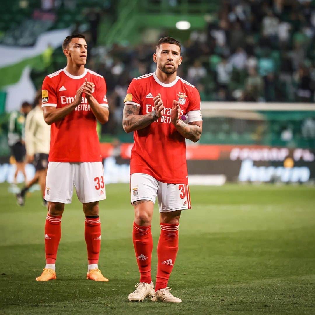 ニコラス・オタメンディのインスタグラム：「Nunca desistir! Lutar até ao último segundo!🫡 Até sábado benfiquistas 🫡  #SLBenfica 🔴⚪️ 🦅」
