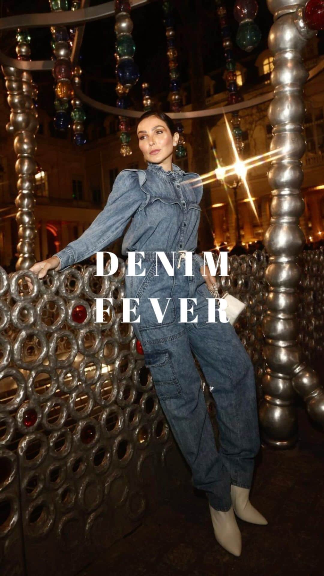 Lalá Noletoのインスタグラム：「Jeans nunca sai de moda né?! Seja na nostalgia dos anos 2000 ou no resgate de itens essenciais com o Low Key Luxury (ou Quiet Luxury), o tecido mais democrático de todos tem ganhado lugar de destaque nas passarelas, na cena street e até no red carpet!  O all jeans também volta com tudo, o clássico jeans com camiseta está mais descolado que nunca e looks descomplicados com jeans nos mostram que o básico pode ser muito chic! 💙」