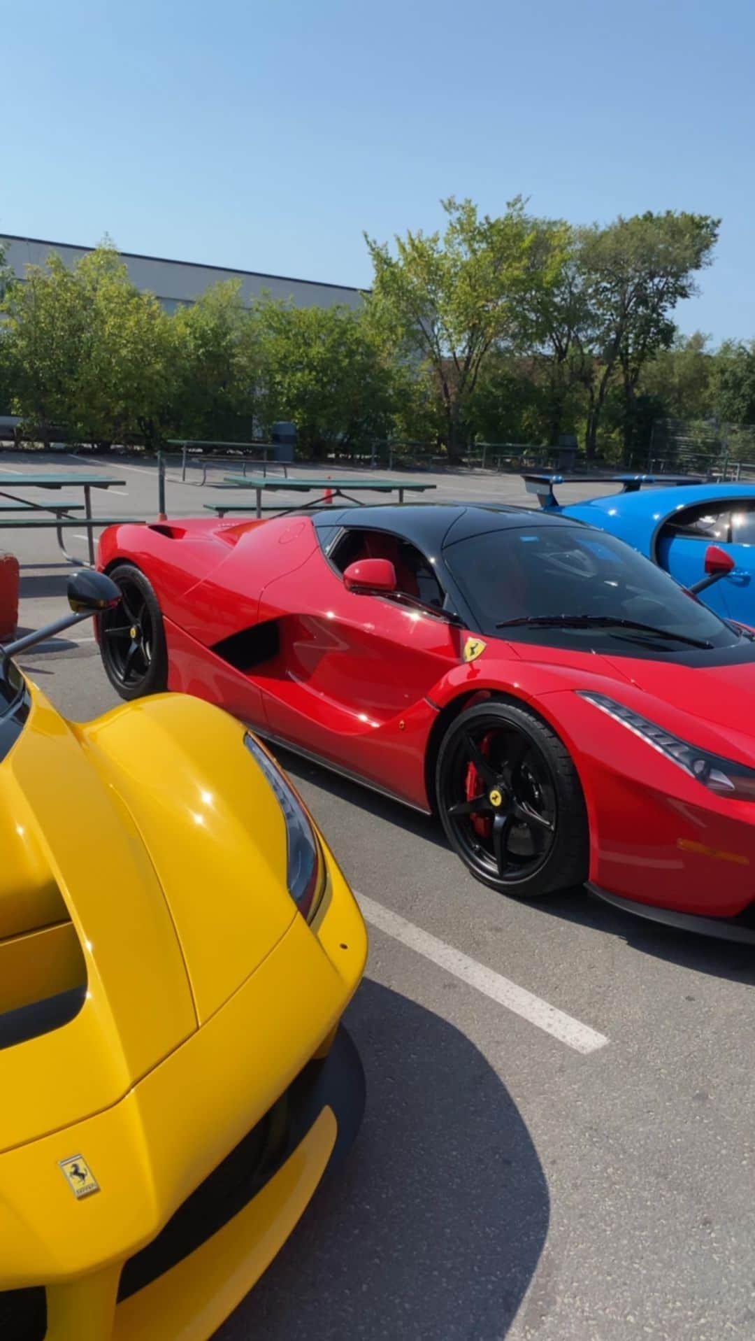 CarsWithoutLimitsのインスタグラム：「A huge Happy Birthday to our friend & extreme car collector @davcars 🥳  We wish you all the best and many more hypercars to come! See you soon brother 🙏🏽💪🏽  🚗 @davcars  🎥 @indujan_   #carswithoutlimits #hypercars #bugatti #lamborghini #ferrari #laferrari #chiron #sian #rollsroyce #carcollector」