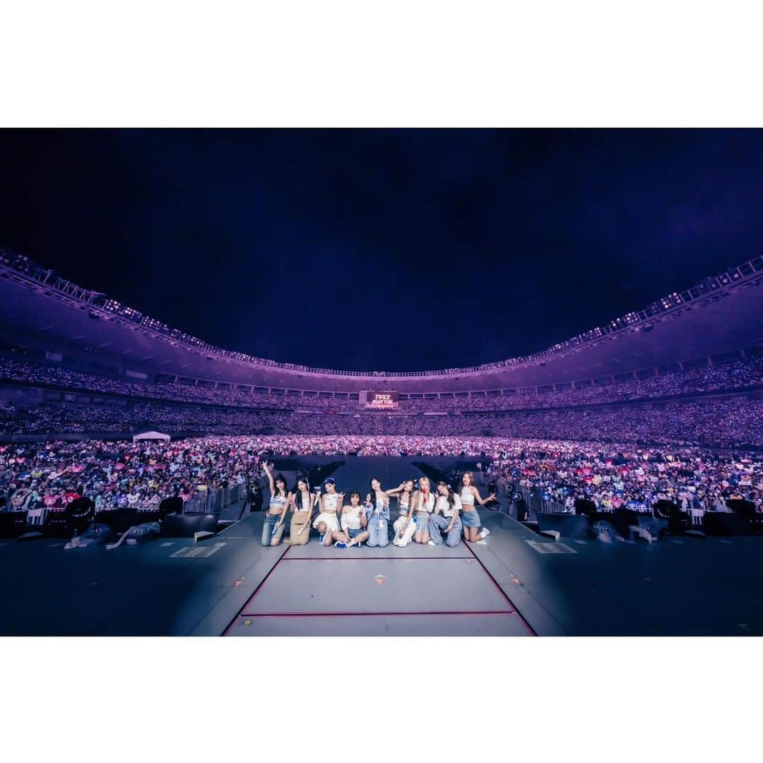 TWICE JAPANさんのインスタグラム写真 - (TWICE JAPANInstagram)「東京・味の素スタジアム、2日間ありがとうございました♪ 夢見てきたスタジアム公演、本日東京公演まで無事に終了しました。ONCEがいたからこそまた一つの夢を実現することができました。サプライズもありがとうございます。 私たちTWICEも今日も明日もこれからもずっと사랑해♡   #TWICE #READYTOBE #TWICE_5TH_WORLD_TOUR」5月22日 9時13分 - jypetwice_japan