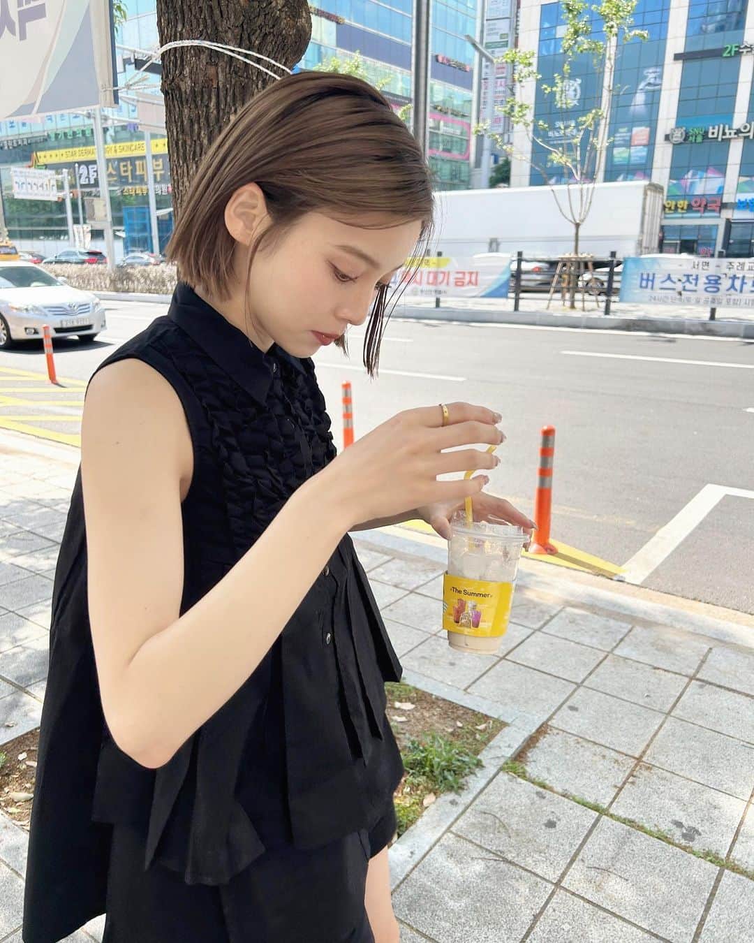 高橋野乃子さんのインスタグラム写真 - (高橋野乃子Instagram)「． 見た目で注文したコーヒーは パピコの味がした🐄🥛  #brightrainbow」5月22日 9時08分 - _nonstyle_