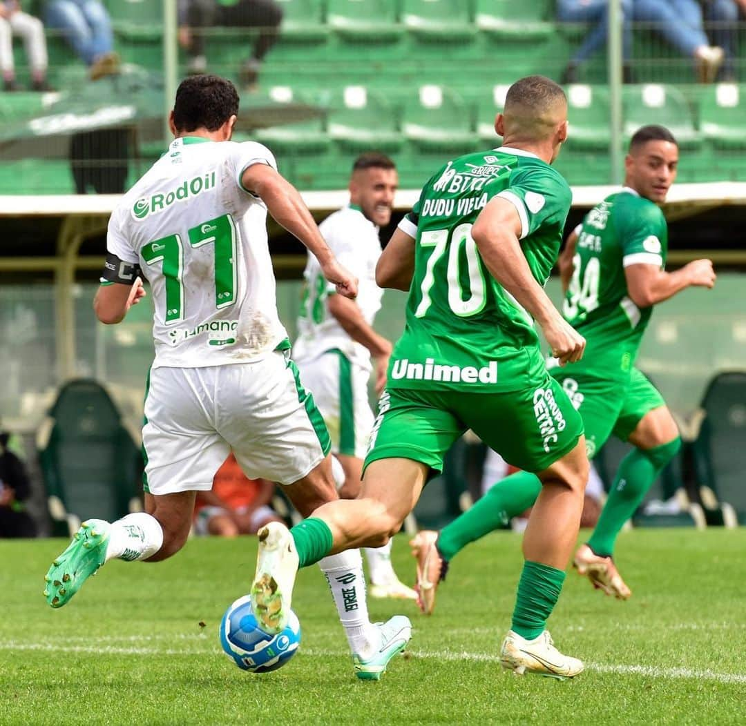 ネネさんのインスタグラム写真 - (ネネInstagram)「3 pontos muito importantes fora de casa!🙏🏻 Foco já no jogo de quarta, seguimos rapaziada!💚🤍 📸 @arthurdallegrave」5月22日 9時10分 - nene