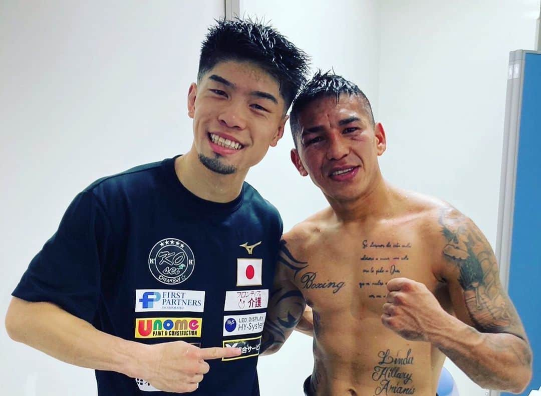 田中恒成さんのインスタグラム写真 - (田中恒成Instagram)「・ 10R TKO勝ち。 最後のラウンドは狙った右カウンター。 皆さん応援ありがとうございました。 カリージョ選手の気持ちは強かったしナイスガイでした。 #20戦目 #pablocarrillo  #田中恒成 #koseitanaka   10R TKO wins. The last round is the right counter. Thank you all for your support. Carrillo's feelings were strong and he was a nice guy.」5月22日 9時13分 - koseitanaka_5