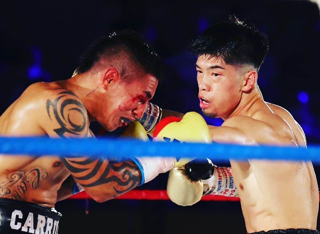 田中恒成のインスタグラム：「・ 10R TKO勝ち。 最後のラウンドは狙った右カウンター。 皆さん応援ありがとうございました。 カリージョ選手の気持ちは強かったしナイスガイでした。 #20戦目 #pablocarrillo  #田中恒成 #koseitanaka   10R TKO wins. The last round is the right counter. Thank you all for your support. Carrillo's feelings were strong and he was a nice guy.」