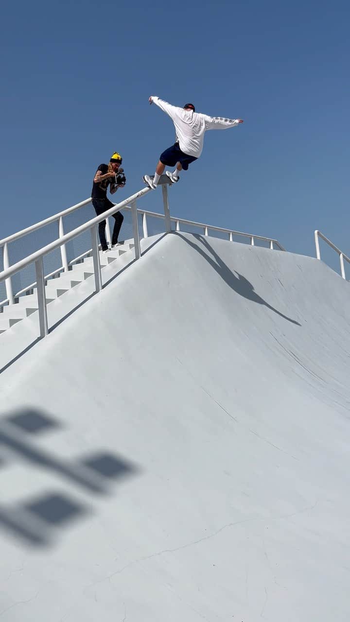 アレックス・ソルジェンテのインスタグラム：「New Masher is running from this unforgettable session at a spot I always dreamt of skating in Dubai 📽️ @tweestopher」
