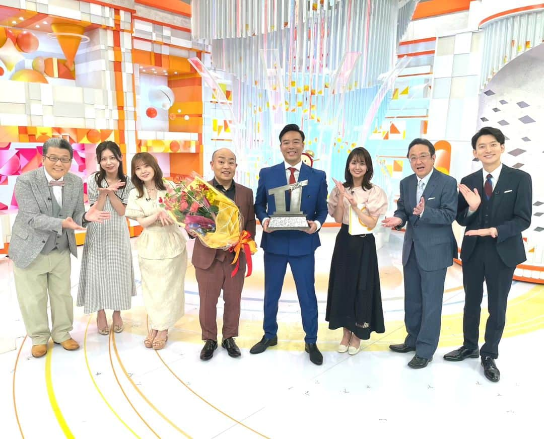 フジテレビ「めざましテレビ」さんのインスタグラム写真 - (フジテレビ「めざましテレビ」Instagram)「きょうは「THE SECOND」初代王者 #ギャロップ のおふたりが 優勝ネタ🏆を生披露🥇してくれました‼️ さすがベテラン👍漫才もトークも そしてマンスリーエンタメプレゼンターの #鬼頭明里 さんイジリも面白かったですね😆  #めざましテレビ  #thesecond」5月22日 9時28分 - mezamashi.tv