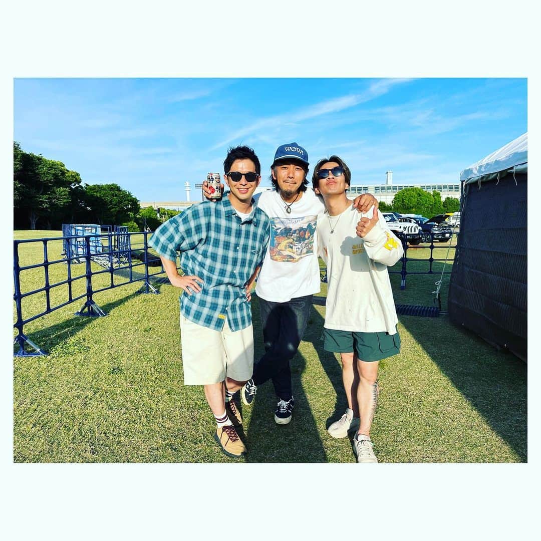 Caravanのインスタグラム：「2023.05.21.  大阪OUTDOOR PARK  初参戦でしたが天気もよく  楽しかった。  来てくれた皆んなの歌声が沁みたよ。  またすぐ会いましょう！  @keishitanaka くんも @takkyun_ncis くんも good vibesで最高。  また会いたいね。  @teleske 宮下広輔 道中お疲れ様。 またすぐ鳴らそうね。」