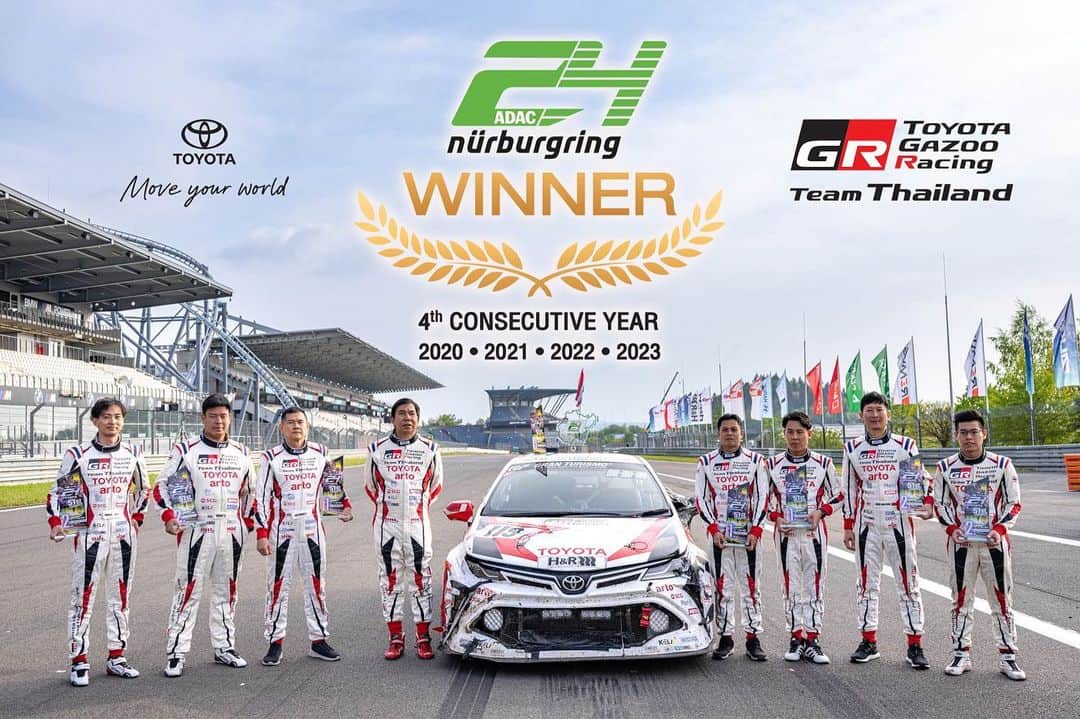 Toyota team thailandさんのインスタグラム写真 - (Toyota team thailandInstagram)「🏆WORLD CHAMPION🏆 🇹🇭4th CONSECUTIVE YEAR🇹🇭 51st ADAC TotalEnergies 24h Nürburgring สุดยอด!!! รับธงหมากรุกอันดับ 1 และ 2  มากกว่าชัยชนะ คือ ศักดิ์ศรีของคนไทย ทุกความพยายามมีความหมาย พิสูจน์ความกล้าและแกร่งที่ไม่แพ้ใครในโลก ในสนามยิ่งใหญ่ที่มีผู้เข้าชม 235,000 คน ฉลองครบรอบ 10 ปี TGRTT x 24h. Nürburgring กับแชมป์โลก 4 ปี ติดต่อกัน ทีมไทยหนึ่งเดียวในรายการ ใช้รถ TOYOTA Corolla Altis GR Sports 2 คัน ลงแข่งในรุ่น SP3 (Super Production 3) และในปีนี้รถทั้ง 2 คัน ก็ยังวิ่งได้จำนวนรอบมาสุดกว่าที่เคยทำได้ในทุกปีที่ผ่านมา รถร่วมลงแข่งขัน 131 คันด้วยกัน และมีรถที่ไมาสามารถวิ่งจบการแข่งขันถึง 43 คัน  #119 🏆WINNER 🏆 POS: 60/131 Overall Laps: 126 Best Laps: 10:08.950 Drivers:  สุทธิพงศ์ สมิตชาติ (Suttipong S.) ณัฐวุฒิ เจริญสุขะวัฒนะ (Nattavude C.) ณัฐพงษ์  ห่อทองคำ (Nattapong H.) มานัต กุละปาลานนท์ (Manat K.)  #120 🥈First Runner Up POS: 61/131 Overall Laps: 125 Best Laps: 10:20.214 Drivers:  กรัณฑ์ ศุภพงษ์ (Grant S.) เฉิน เจี้ยน หงษ์ (Chen Jian Hong) Naoki Kawamura กฤษฏิ์ วสุรัตน์ (Kris V.)  Nürburgring สนามแข่งขันในตำนานตั้งอยู่ที่เมืองนูร์เบอร์ก ประเทศเยอรมนี ที่นักแข่งและทีมแข่งรถยนต์ทั่วโลกอยากจะไปสัมผัสประสบการณ์ความท้าทาย ความหฤโหดและอันตรายเป็นอันดับต้นๆ ของโลก กับความยาวสนามกว่า 25 กม. 73 โค้งอันตราย」5月22日 9時46分 - toyotagazooracingteamthailand