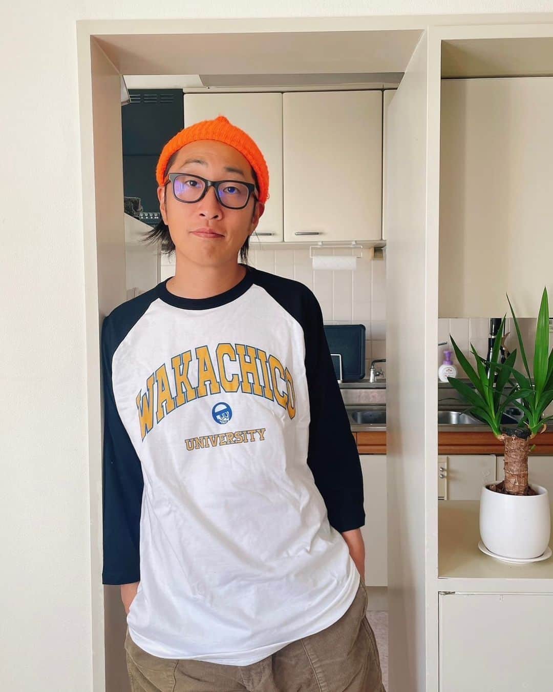 ゆってぃのインスタグラム：「👕👕👕  ゆってぃのお洋服  WAKACHICO UNIVERSITY 【ワカチコ大学】  懲りずにラグラン出しました。皆さんの入学をお待ちしていますぅぅぅ🧑‍🎓👩‍🎓  https://t-od.jp/products/yutty-ts-011  「ゆってぃ Tシャツ」で検索したら出てきます  ぜひぃぃぃ買ってねぇぇぇ！！  #ゆってぃ #ワカチコ #人力舎 #wakachicouniversity  #ワカチコ大学 #偏差値低そう #何かのスポーツだけ異様に強そう #えっこの人ワカチコ大学なのって人いそう」