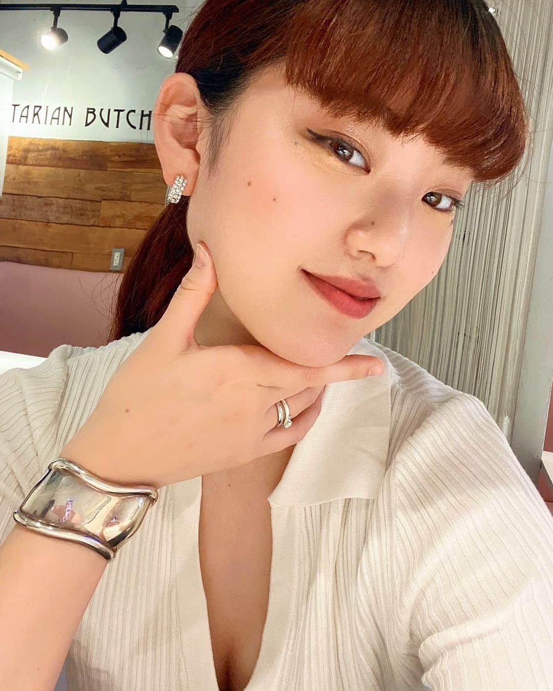 山岡美穂のインスタグラム：「こんにちは🌱元気に生きてます🌈 術後2週間経ってやっとメイクしてオシャレしました🥹 気分が上がる！✨ ところが、、、。入院と手術と運動制限などあったので体重が過去1の数字に😱 今日から無理のない範囲でダイエット開始！ だけど、まだ運動と遠出ができず、、🥲 自信持って仕事できる体型まで戻して参ります💪 ダイエット中の食事などは、 @mihomemory  でストーリー上げていきます👍 ダイエット中の方ぜひ一緒に頑張りましょ😆💖 モデルの仕事早く復帰したいのでガツガツリハビリ頑張ってます👍 #ダイエット #術後」