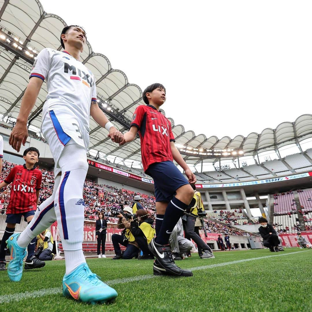 FC東京オフィシャルグッズさんのインスタグラム写真 - (FC東京オフィシャルグッズInstagram)「🔵🔴 vs #鹿島アントラーズ   温かさは愛されている証。 愛されアニキは青赤にも欠かせない。  @k.koizumi37  @fctokyoofficial  #小泉慶 #FC東京 #fctokyo #tokyo」5月22日 10時15分 - fctokyoofficial