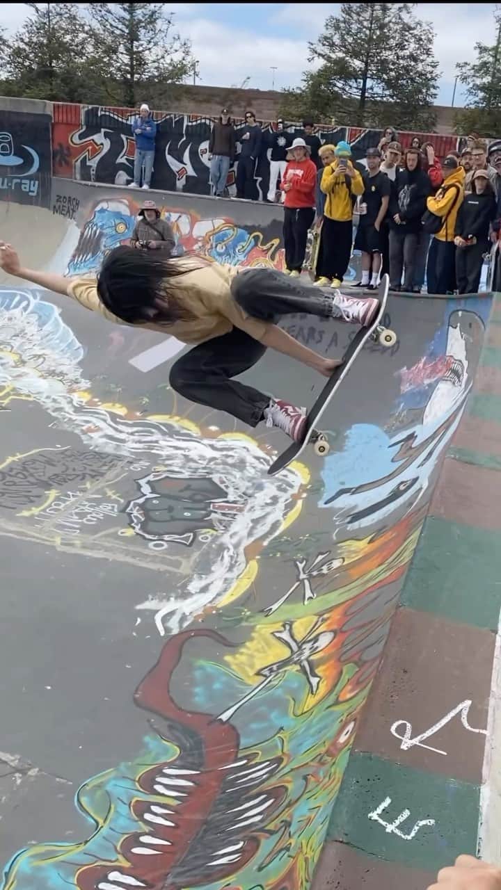 ニコル・ハウゼのインスタグラム：「Eating shit and getting hit yesterday 😂💛」