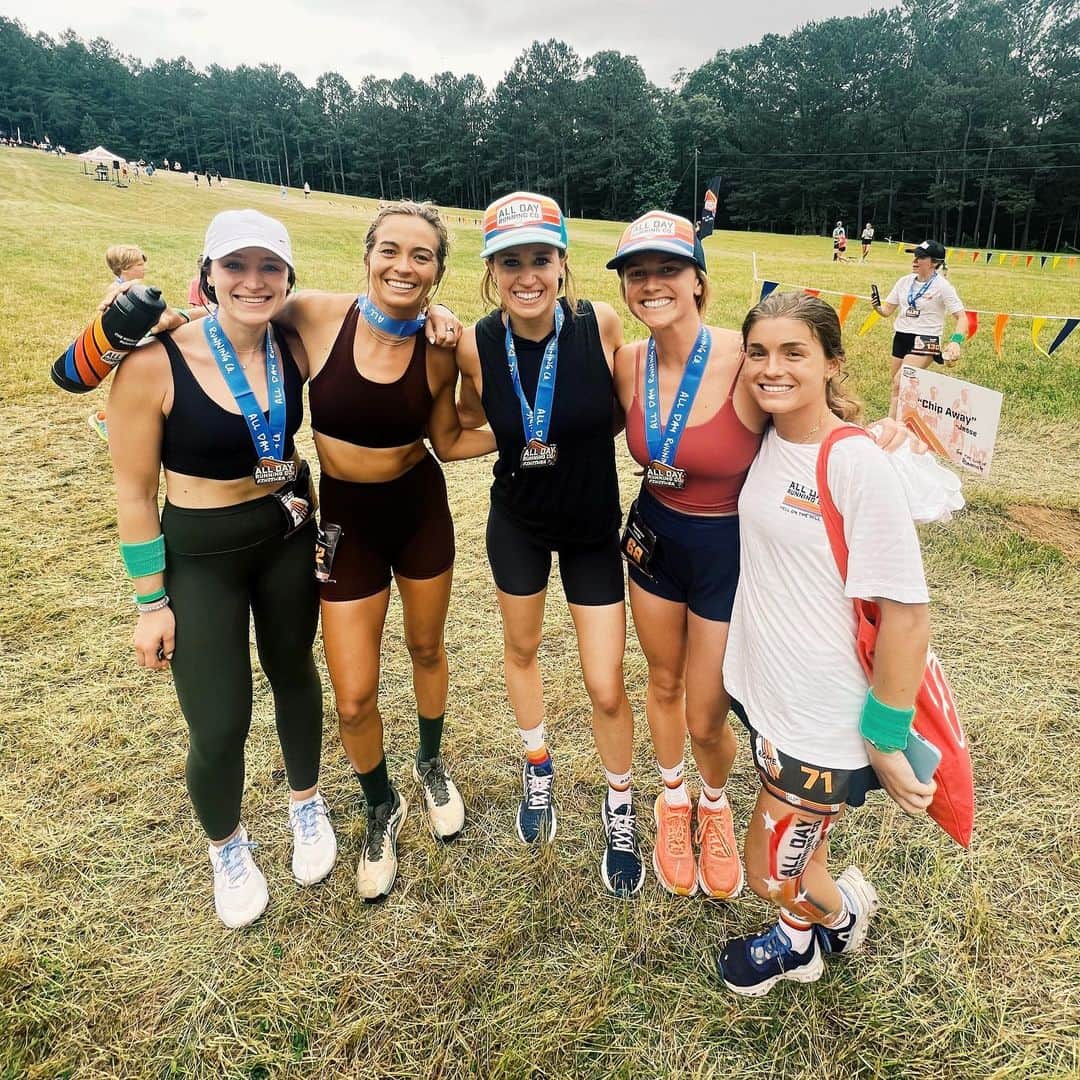 ブリアナ・コープのインスタグラム：「What a fun week going off the grid running my first half marathon!! HELL ON THE HILL! it was up and down a hill for 13.1 miles! So much fun🥵 get out of your comfort zone and grow!!」