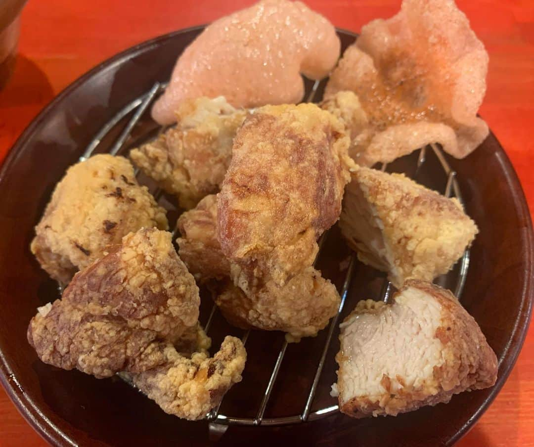 昴生さんのインスタグラム写真 - (昴生Instagram)「昼飯！！ #昨日は #NGKと漫才劇場と森ノ宮を #行ったり来たり！ #合間に #一人ランチ #あずまママのできたてキッチン さん！ #前はあずま食堂としてやってはったんやけど #その時は師匠も行きはるから恐れ多くて行かれへんかった！ #唐揚げ！ #ムネやのにジューシー！ #ヘルシーうまいー！ #サラダも付いて！ #ご飯と味噌汁付けて定食にしてもろた！ #ほっこりしたー！ #移動の合間はずっと #ドラマ最愛 #見てた！ #遅いと言わないで！ #マネージャーに薦められてやっと！ #マネージャーが一番好きなドラマ！#そして無事見終わりました！ #泣きました！ #ええドラマでした！ #マネージャーありがとう！ #聖地巡礼しよ！」5月22日 10時20分 - mikikousei