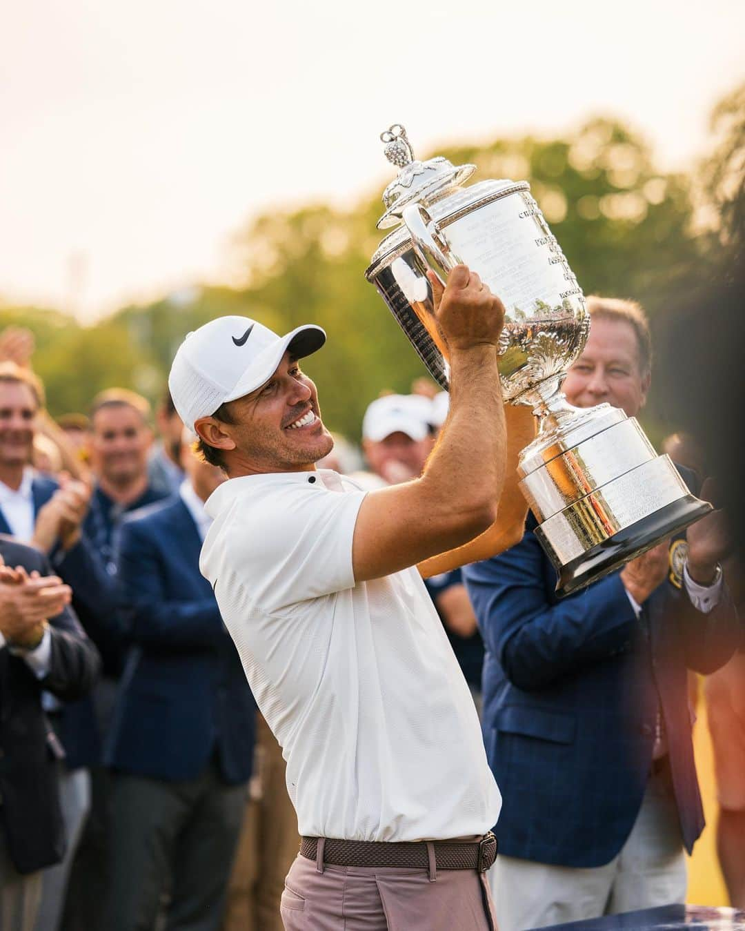 ブルックス・ケプカさんのインスタグラム写真 - (ブルックス・ケプカInstagram)「@BKoepka lifting weight 🏆  #PGAChamp」5月22日 10時23分 - bkoepka