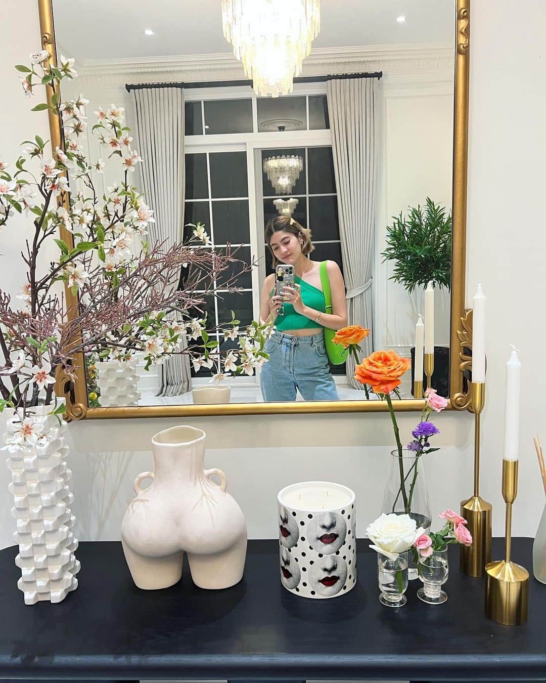 マギー・ラースリー・バーレンシエガーのインスタグラム：「🌸💋🍑🕯️」