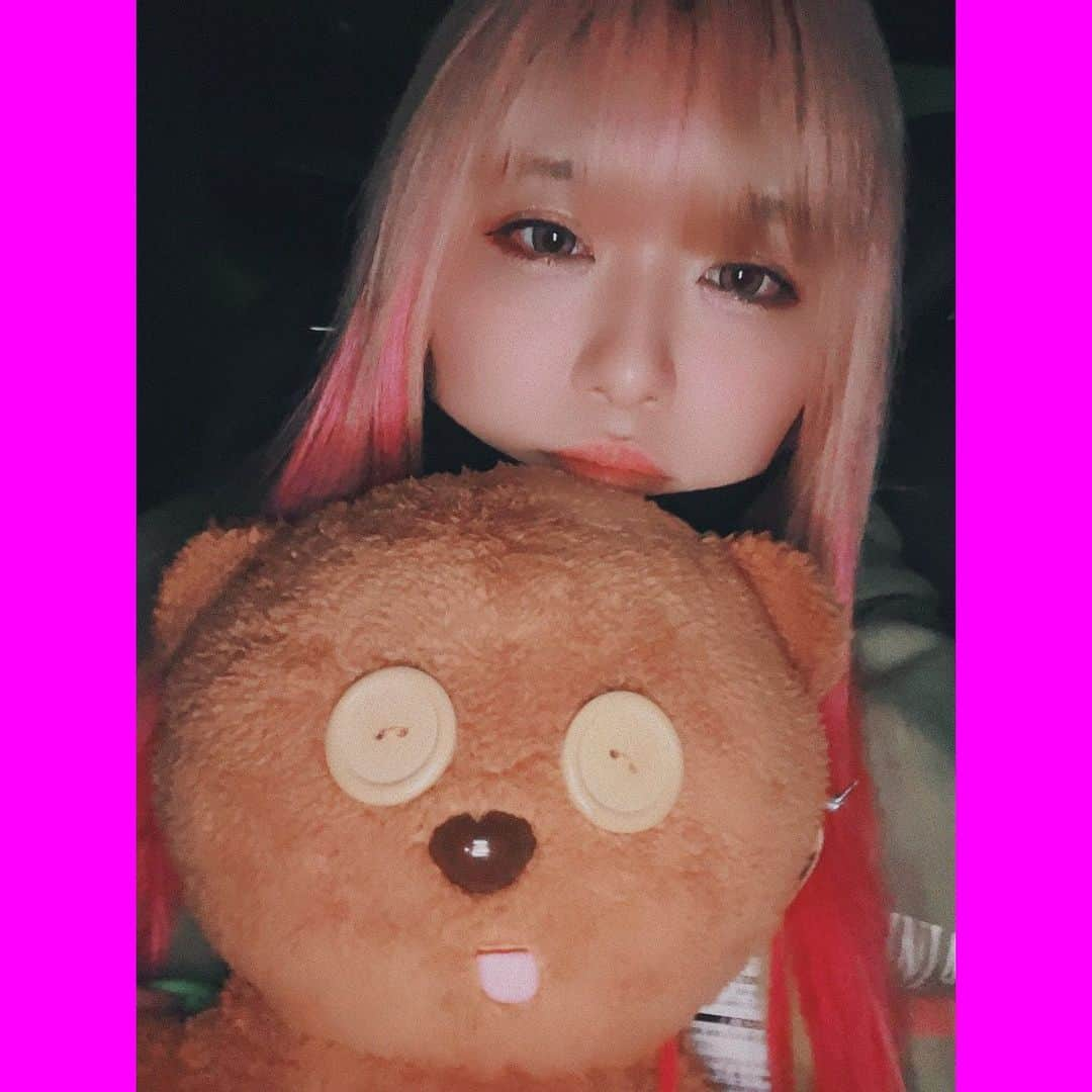 金子きょんちぃさんのインスタグラム写真 - (金子きょんちぃInstagram)「.  ユニバくま🧸💕  ミニオンのボブがいつも持ってるんだって💖 Timってゆーんだって💖 かわいいすぎるね💖  信子の服には注目しないでね🙅🏼‍♀️🙅🏼‍♀️  ユニバとかって帰りめっちゃ寂しくなるよね🥺 またすぐにでも行きたい🥺  #ユニバ #UniversalStudioJapan #USJ #ミニオン #Tim #かあいい熊たん🧸 #おっぱい」5月22日 10時33分 - kyokaest9