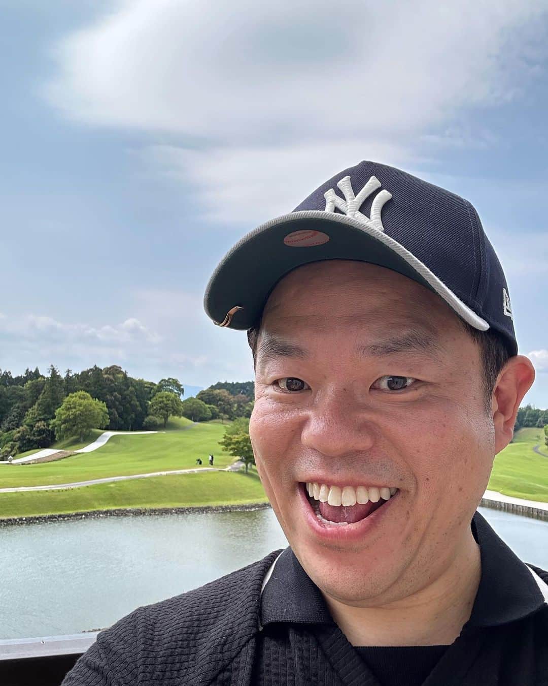 津田篤宏のインスタグラム：「ダイアン津田のバーディーチャンすーの収録 前回の放送のコメントで眉毛がないと言うコメントがあったのでかなり濃いめに眉毛描きました 太い眉毛を抜いてしまう癖をやめないともう眉毛がなくなってしまう。東海テレビで放送してます。YouTubeにも上がってるので是非見てください #ダイアン津田のバーディーチャンすー #冠番組 #冠やで？冠」