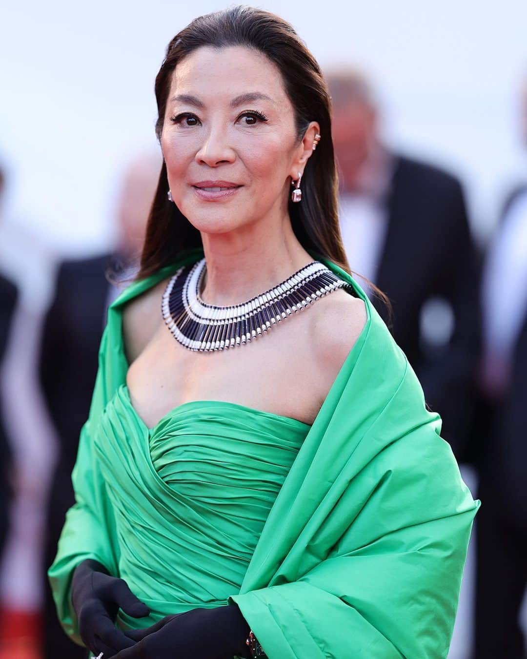 Just Jaredさんのインスタグラム写真 - (Just JaredInstagram)「Michelle Yeoh dominated the Cannes Film Festival this weekend, wearing three amazing looks with gorgeous gloves in France #MichelleYeoh in @balenciaga  Photos: Getty」5月22日 10時37分 - justjared