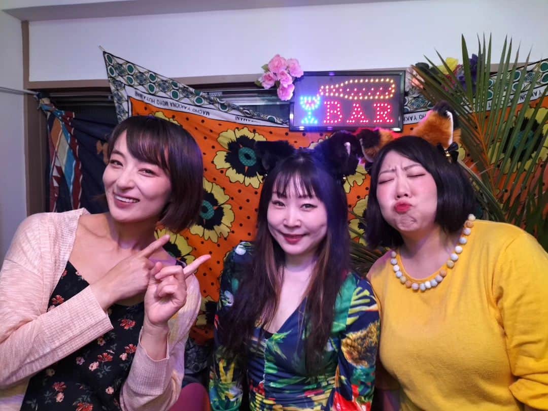 しじみのインスタグラム：「昨日は、youtube番組『不思議なアヤカシ猫bar』のゲストに呼んで頂きました！お楽しみにです🐈」