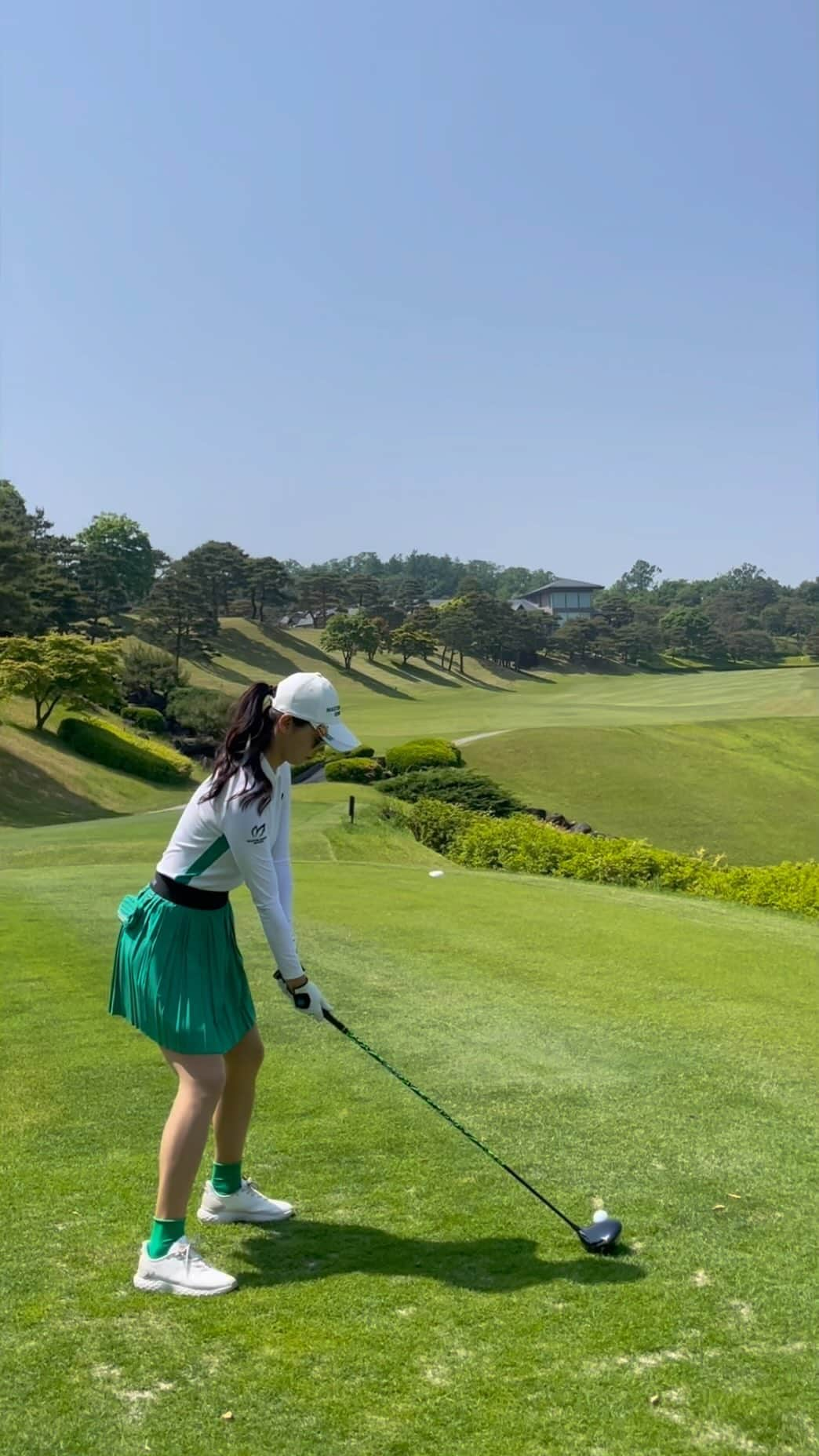 キム・ガヒョンのインスタグラム：「붐붐붐 💥   #골프 #골프스윙 #골프스타그램 #김가형프로 #golf #golfstagram #golfswing @masterbunnyedition_korea」