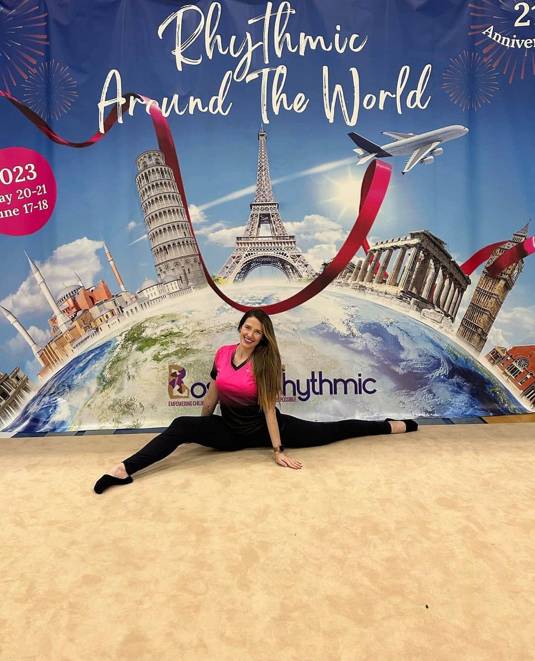 ナターリア・ガウジオのインスタグラム：「Sobre o nosso show de encerramento da temporada e comemoração de 21 anos do nosso clube @bostonrhythmic!! Essa temporada foi incrível, muitos treinos, muita dedicação, resultados maravilhosos, muito aprendizado, muitas conquistas e muitas alegrias!! É um orgulho para mim fazer parte desse time, um time que realmente trabalha em equipe, que se organiza, que traça metas, conversa, faz reuniões semanais e que por conta disso tudo cresce junto!! Obrigada @smarandaalbeck por acreditar no meu trabalho e me dar a oportunidade incrível de trabalhar com esse time lindo!! Tenho muito orgulho de cada uma das minhas ginastinhas e da evolução de cada uma nesses últimos meses e isso é só o início… sei que ainda teremos muitas histórias pela frente!! Parabéns @bostonrhythmic por seus 21 anos de muito sucesso e parabéns a todas as coaches e toda equipe organizadora que fazem parte de todo esse sucesso!! É uma honra poder trabalhar com pessoas de todo canto do mundo, várias nacionalidades diferentes, diferente idiomas, diversas culturas e todos se respeitando e trabalhando com uma só missão: Espalhar o amor pela ginástica!! Isso é o espírito olímpico!! Vejo todos os valores do olimpismo dentro do meu ambiente de trabalho e por isso tenho tanto orgulho de ser Head Coach aqui!! Ansiosa para a próxima temporada e por tudo que vamos construir juntos!! Obrigadaaaa @bostonrhythmic!! 👏🏻🎂🎉✨😍🤸🏼‍♀️🏆❤️ #show #inlove #rhythmicgymnastics #happiness #gymnasts #aroundtheworld #bostonrhythmic #bostonrhythmic_westborough #grateful #bestteam」
