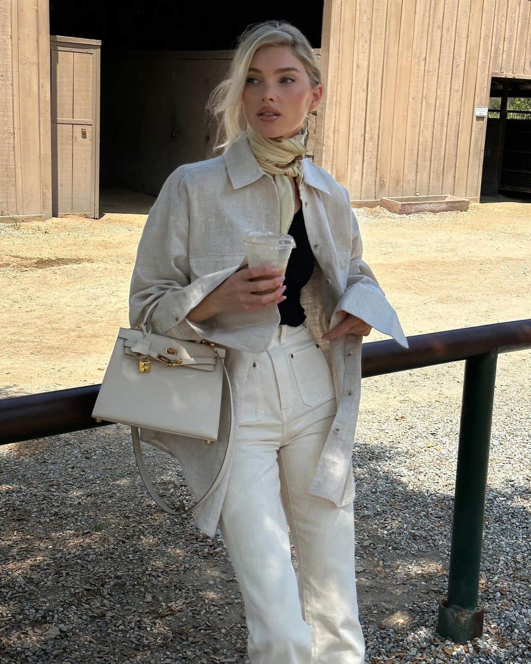 エルザ・ホスクのインスタグラム：「🐎🐎🐎」