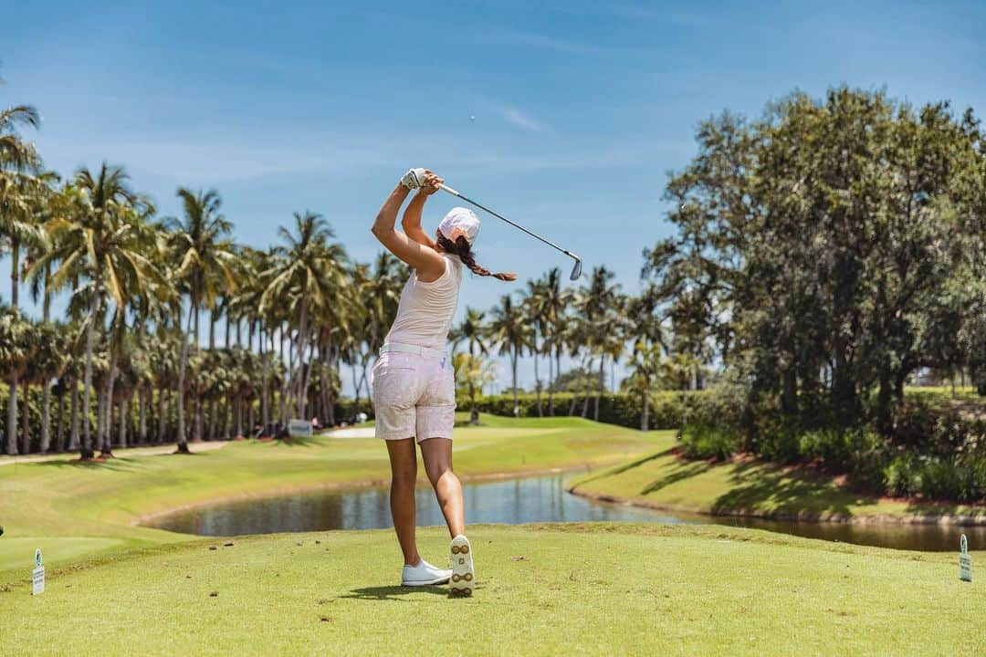 クララ・スピルコバさんのインスタグラム写真 - (クララ・スピルコバInstagram)「Solo 2nd feels bitter sweet this time. Never easy to lose by one shot but I am happy with my performance on such a challenging golf course this week @trumpgolfpalmbeach 🇺🇸⛳️ And big congrats to @carlotagolf on her win!  📸 @letgolf @aramco_series」5月22日 10時53分 - spilkovaklara