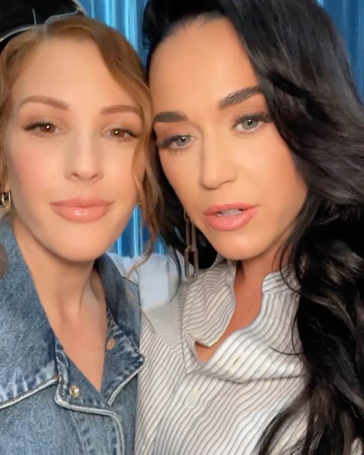 ケイティ・ペリーのインスタグラム：「I ♥️ when my fav pop girlies visit me at work! 🥹 @elliegoulding live on #IDOLFINALE ON RN WATCH N VOTE ✔️」