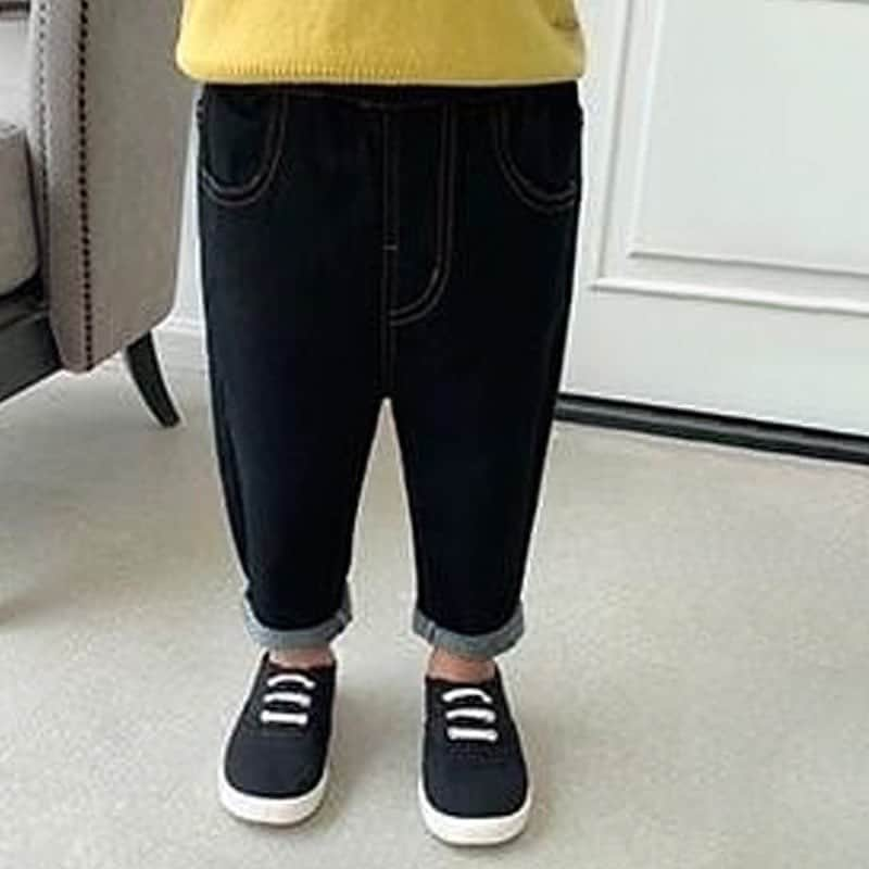 子供服のbig foRE:stさんのインスタグラム写真 - (子供服のbig foRE:stInstagram)「・  ストレートステッチデニムパンツ【B107】  ステッチがポイントになった3colorのデニムパンツ👖  ゆったりデザインでウエスト総ゴムなので窮屈感もなく 通年使えて１枚あれば便利アイテム·͜· ⋆꙳  シンプルデザインなのでどんなトップスでも合わせやすく ロールアップで着こなしても可愛いです😌‪ꔛ‬♡‪  ユニセックスではけるパンツなので きょうだいでリンクコーデもできちゃいます👧🏻👦🏻  #赤ちゃんのいる生活#新米ママ #ベビスタグラム #男の子ベビー #女の子ベビー#女の子ママ #男の子ママ #子供のいる暮らし#子ども服通販#子供服セレクトショップ #インポート子ども服#海外子ども服 #プチプラ #プチプラ子ども服#韓国子ども服#バースデイ購入品 #西松屋購入品 #しまむら購入品 #リンクコーデ #キッズデニム #ステッチデザインストレートデニム」5月22日 11時02分 - olpemi_