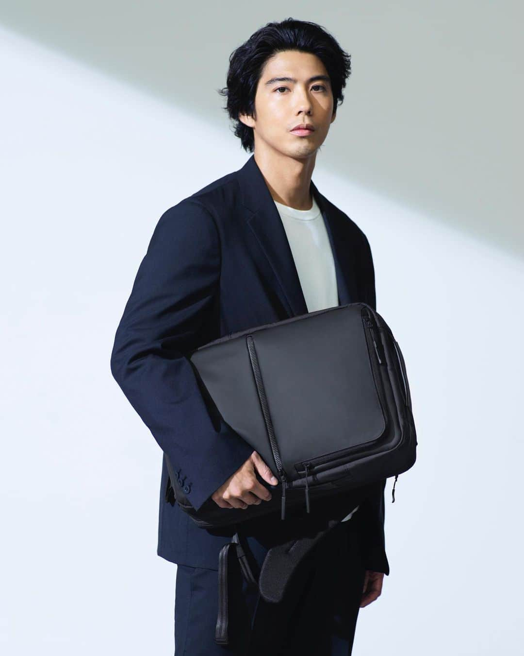 賀来賢人さんのインスタグラム写真 - (賀来賢人Instagram)「@samsonitejpn  #samsonite #サムソナイトビジネス」5月22日 11時04分 - kento_kaku