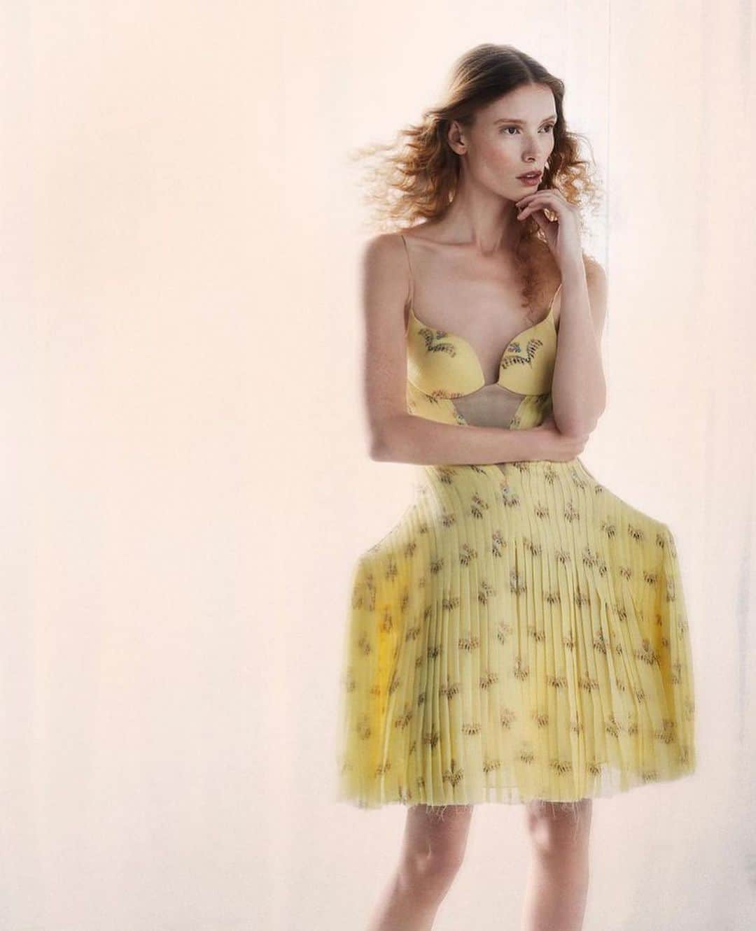 IMG Modelsさんのインスタグラム写真 - (IMG ModelsInstagram)「Open Your Eyes. 👁 #JuliaHafstrom (@juliahafstrom11) covers + stars in the latest edition of @harpersbazaargermany. 📷 #MarcinTyszka 👗 @kerstinschneiderhb ✂️ + 💄 @hellokama #IMGmodels」5月22日 22時05分 - imgmodels