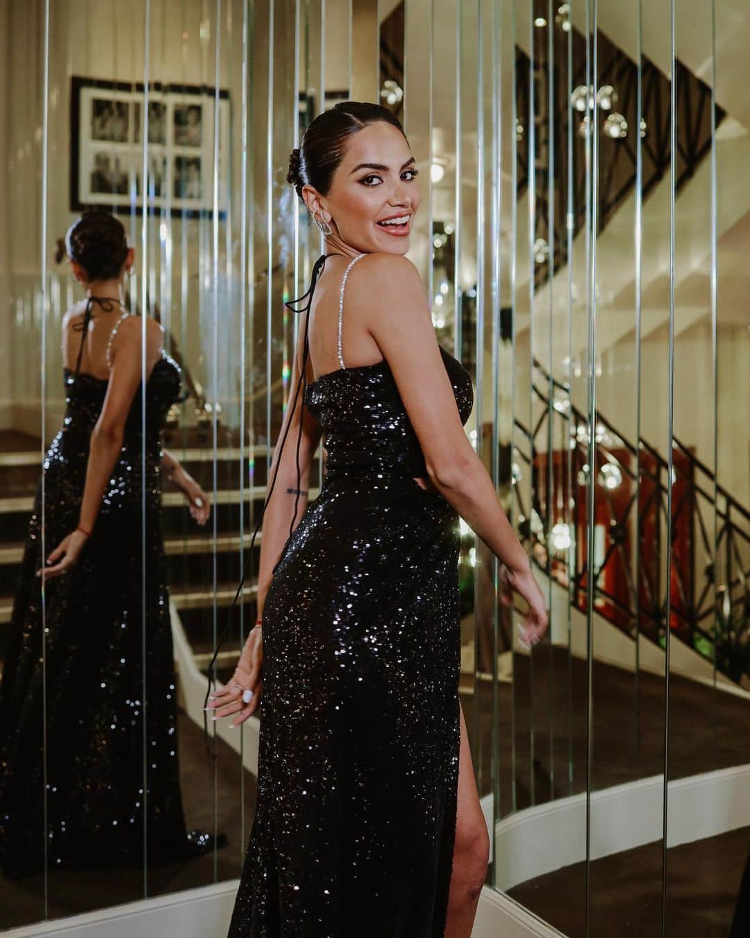 Diipa Büller-Khoslaさんのインスタグラム写真 - (Diipa Büller-KhoslaInstagram)「2nd Cannes look is all about bringing on the night..🪩🖤  Dress by @alamourthelabel  Shot by @natashagillett.art  Make-up by @tina_derkse Hair by @franckprovostparis」5月22日 20時40分 - diipakhosla