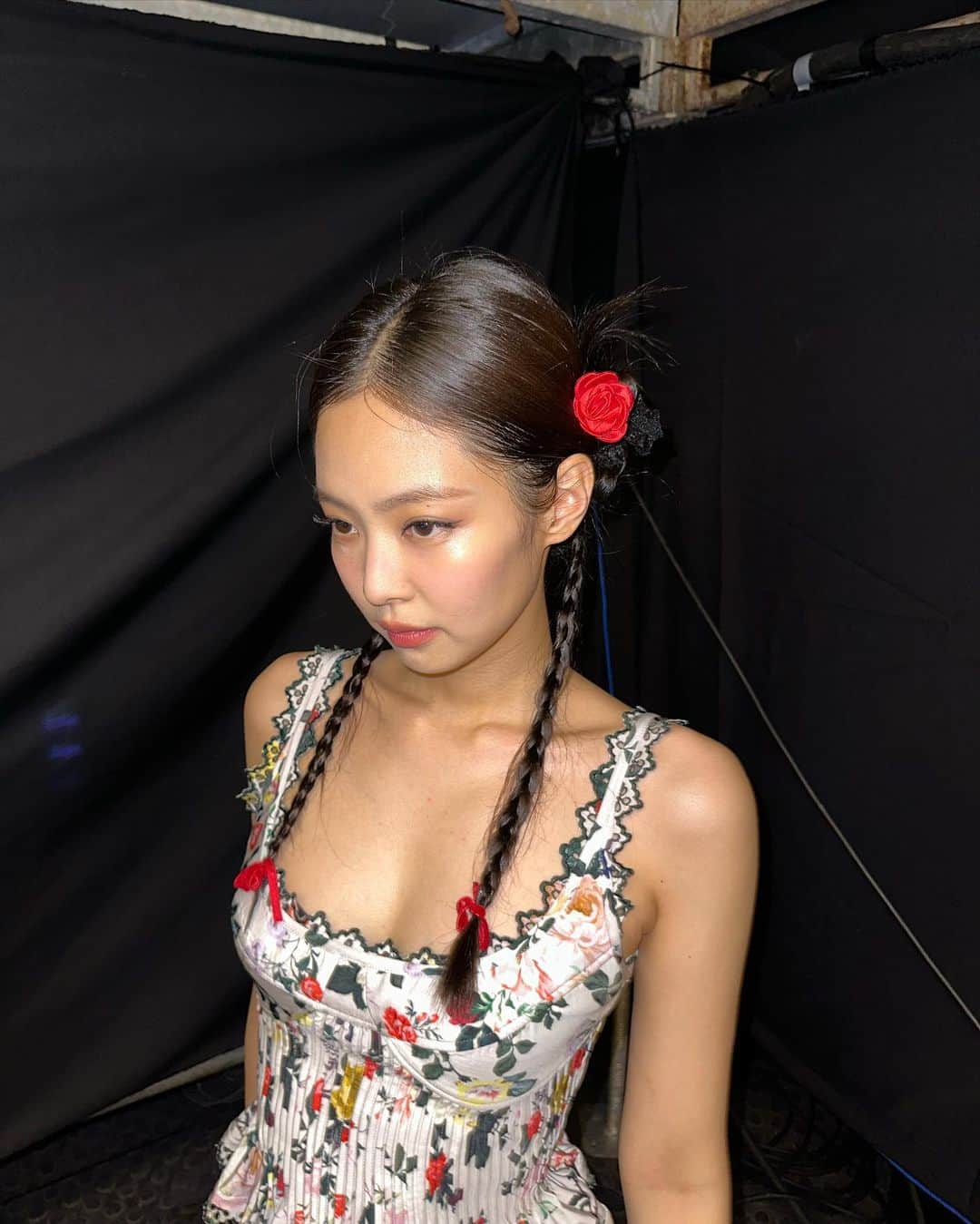 ジェニーのインスタグラム：「Loved being back in Singapore, Thank you Blinks 🌹」