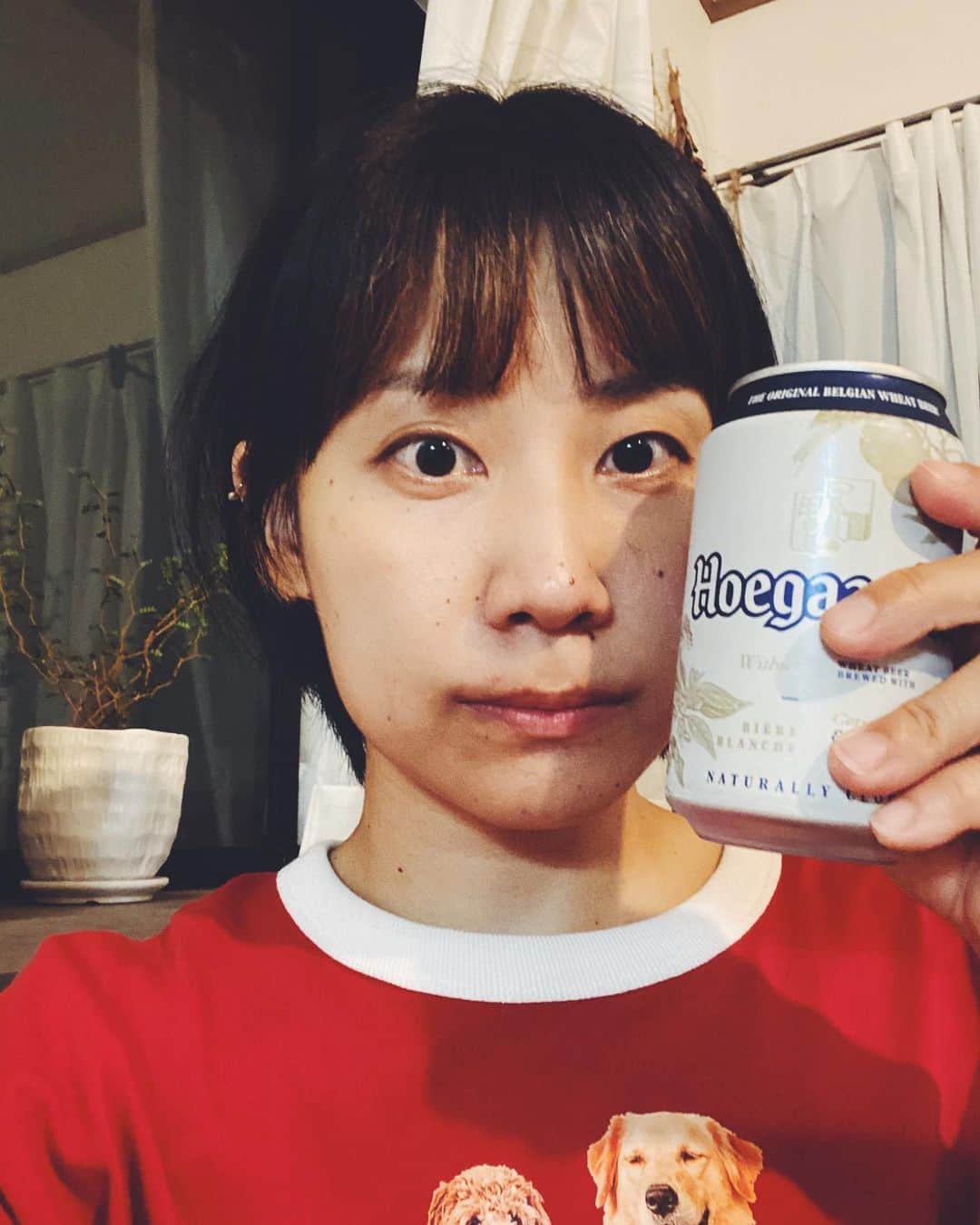 ヒロミ・ヒロヒロのインスタグラム：「今日で35歳になりました🍺 みんなのお陰で日々楽しく暮らしております ありがたや〜 これからライブいっぱいあるのでまたライブで会いましよ そして友人のみんなまた一緒に酒飲んで下さい🫶🏻」