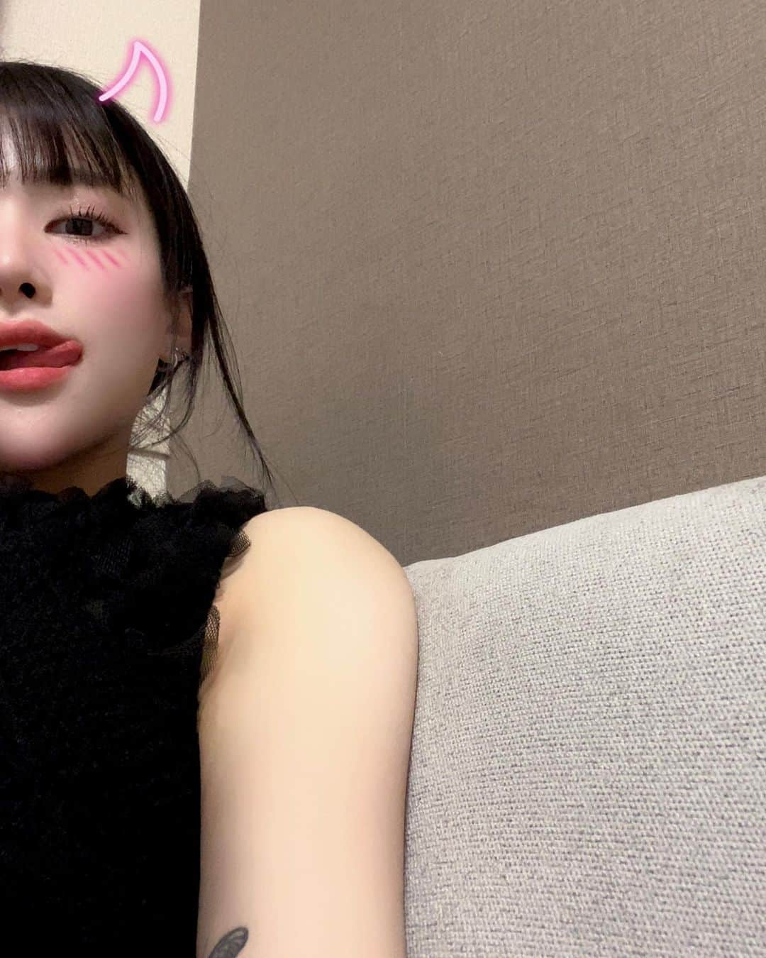 黒宮れいのインスタグラム：「🖤」