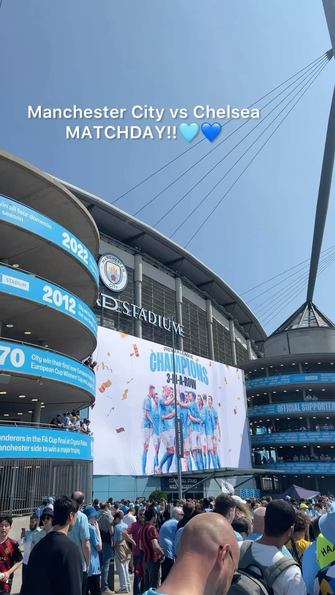 あやてん（島田彩加）のインスタグラム：「Manchester City vs Chelsea🩵💙  昨日撮った動画ざっくりまとめた 音は全部現地のものだよー！  #mancity  #mcifanz  #mcfc  #manchestercityfc  #cityzens  #premierleague  #manchestercity #맨시티  #풋살  #マンチェスターシティ  #サッカー女子」