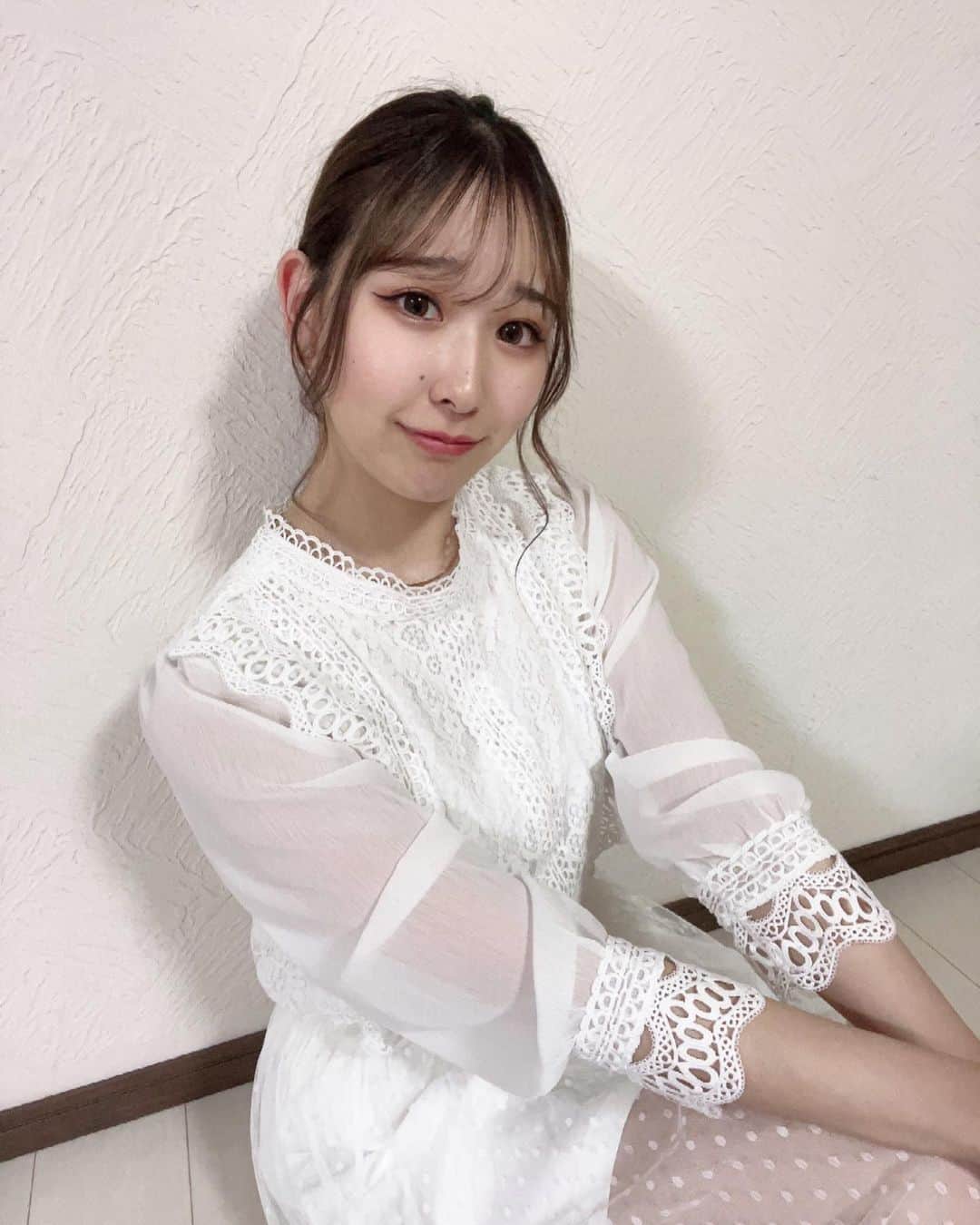 Dorothy Little Happyのインスタグラム：「୨୧ #オールホワイト #コーデ🪽 #白 がやっぱりちゅきちゅきちゅき♡ #全身 載せとくねん！！」