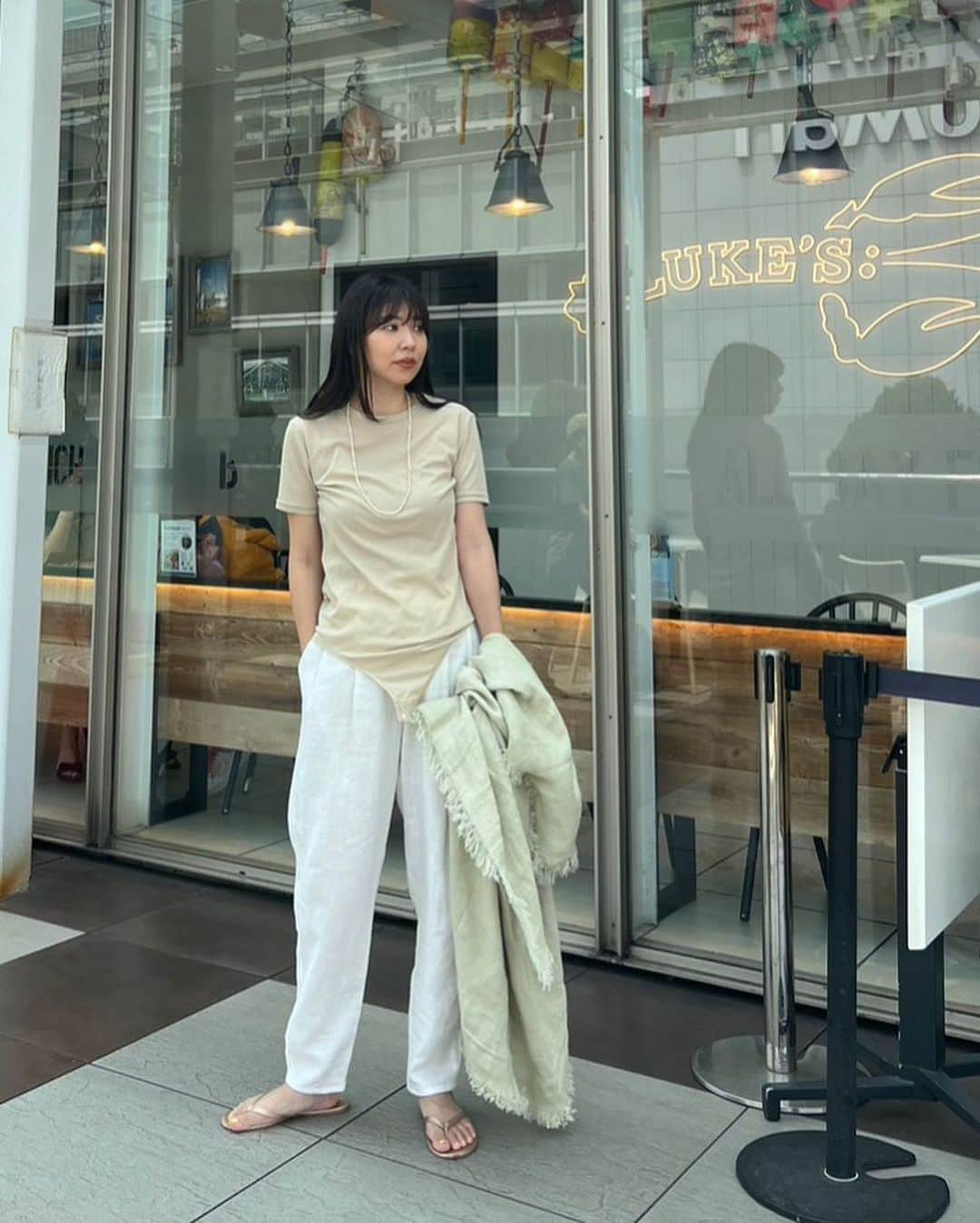 ETRÉ TOKYO ストアさんのインスタグラム写真 - (ETRÉ TOKYO ストアInstagram)「@etretokyo  【5/25 New Arrival】 ㅤㅤㅤ ㅤㅤ #ETREシアーコンパクトボディースーツ WHITE / BEIGE / BLACK Free size ¥11,000(tax in) ㅤㅤ  新宿スタッフ @etretokyo_nami 167cm  @etretokyo_maki 161cm ㅤㅤㅤ ㅤㅤㅤ  着用カラー：BEIGE ㅤㅤㅤ  - - - - - - - - - - - - - - - - - - - - - - - - - - - -  商品詳細はTOPページURLよりチェック🔍 ›› @etretokyo_store  ㅤㅤㅤ スタッフコーディネートも毎日更新中【 #etretokyo_staff_ootd 】をフォロー🐿️  TOPページの"フォロー中"から 気になるスタッフのアカウントをフォロー🤝  ㅤㅤㅤ ㅤㅤ  - - - - - - - - - - - - - - - - - - - - - - - - - - - - ⁡  【INFORMATION】 ⁡ㅤㅤㅤ ⁡ ※ 5/25(木)発売のアイテムは 5/26(金)12:00よりお在庫のある場合、ルミネカード会員様限定で店舗通販のご利用が可能です。 ⁡ ※お電話がつながりにくい可能性がございます。 ⁡ ※また混雑時には入場制限及び 試着点数の制限を設けさせて頂きます。 予めご了承ください。 ⁡ ⁡ ご理解、ご協力を賜りますよう 心よりお願い申し上げます。  ㅤㅤㅤ 【LUMINE SHINJUKU STORE】 ETRÉ TOKYO ルミネ新宿2店 TEL：03-5989-0979 ー営業時間ー (平日、土日祝)11:00-21:00 ⁡ #etretokyo#etre#fashion#etretokyoshinjuku #etre#2023etre#etretokyo_staff_ootd#2023ss #ルミネ新宿2#新作紹介 #春ファッション #春物コーデ #スタッフスナップ #シンプルコーディネート #シンプルファッション #モノトーンファッション #シアートップス #ボディースーツ #フラットシューズ」5月22日 21時00分 - etretokyo_store