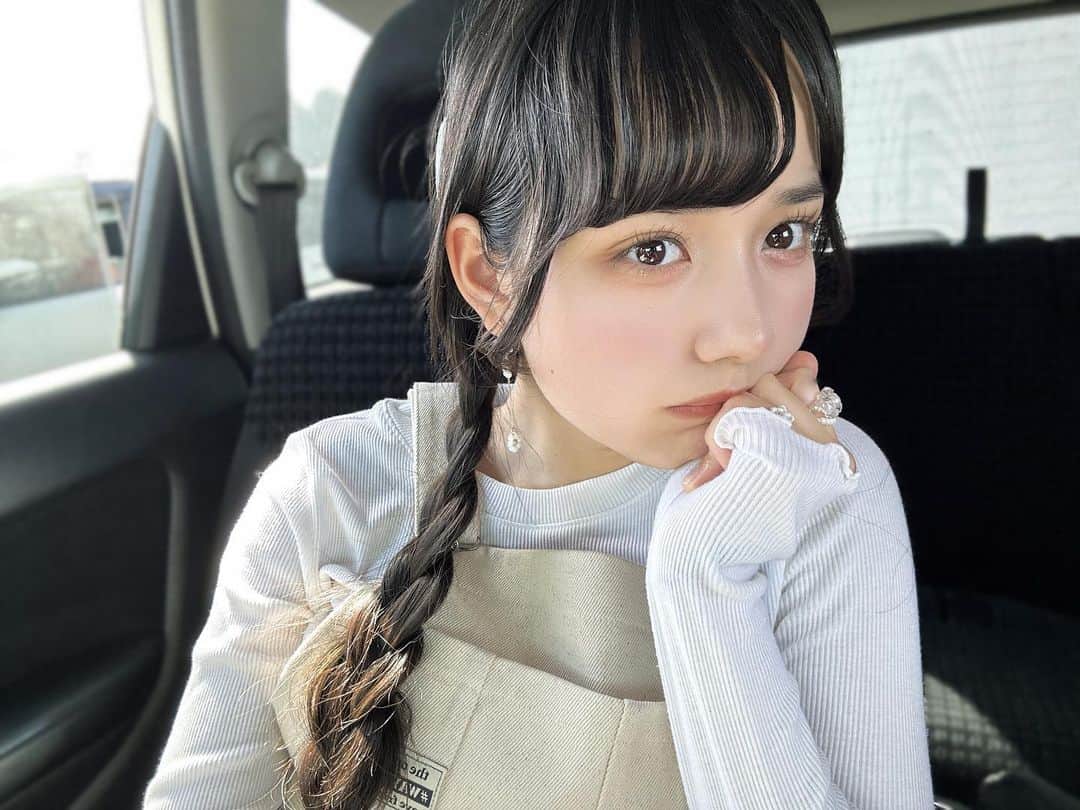 松本恵莉紗のインスタグラム：「三つ編みしました🌼」