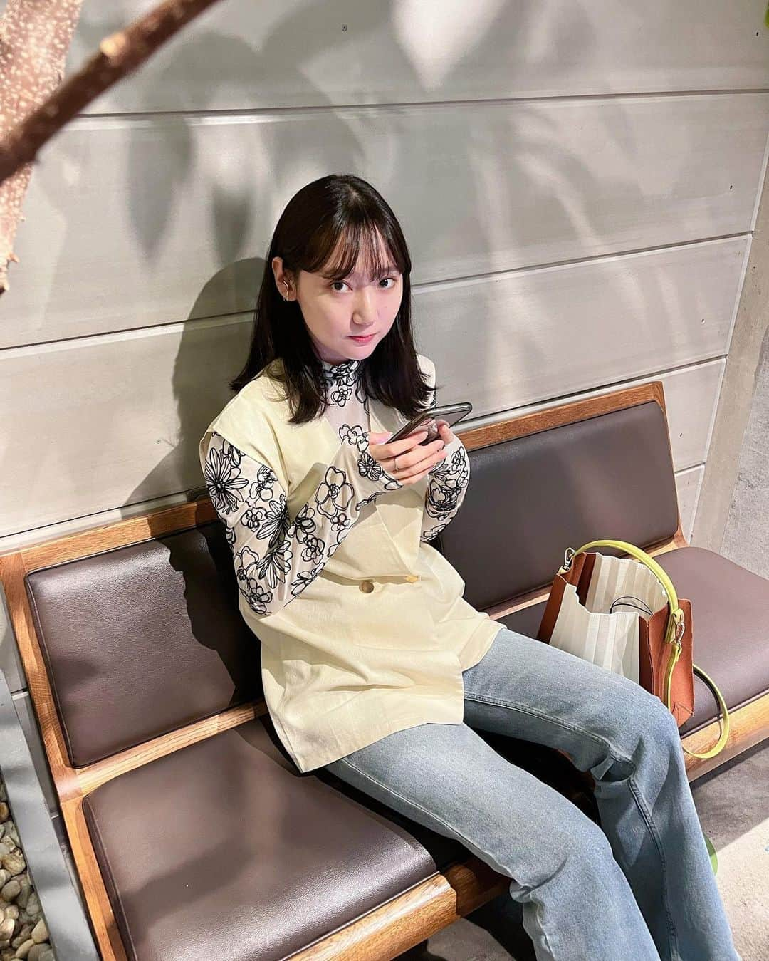 高井真菜のインスタグラム：「髪が暗くなりました🐈‍⬛」