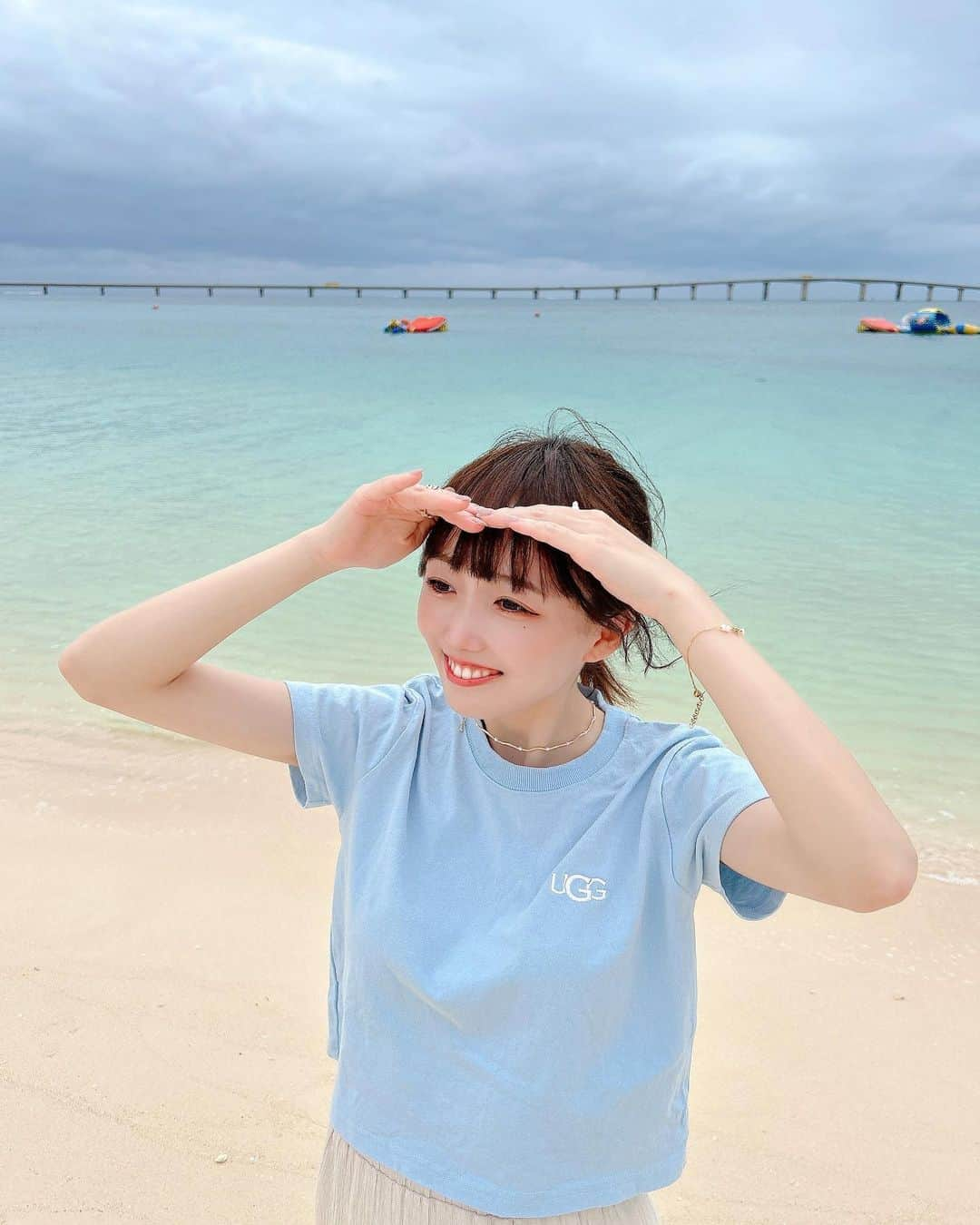 小日向夏実さんのインスタグラム写真 - (小日向夏実Instagram)「🏖️🩵  風強くて飛べた！！！ 想像以上に日差しあって眩しかった！！！  一生旅行生活したい🥺  #宮古島 #沖縄 #観光 #旅行 #海 #与那覇前浜ビーチ #夏コーデ #tシャツ #japantravel #japanesegirl #followｍe #いいね歓迎」5月22日 20時58分 - _butamenchan_