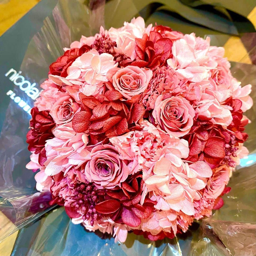 大槻瞳さんのインスタグラム写真 - (大槻瞳Instagram)「💐🤍 #birthday #gift #bouquet」5月22日 21時10分 - hitomi_otsuki_55