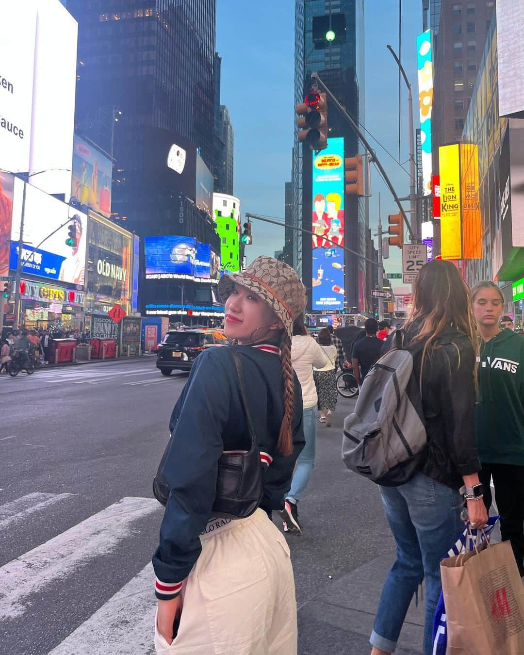 HIYORIのインスタグラム：「NYC🇺🇸🗽🌠✨」