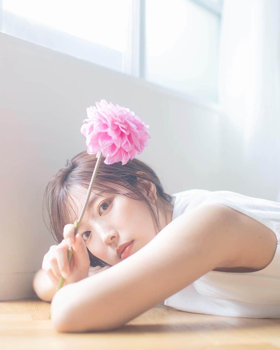 渥美友里恵のインスタグラム：「🌷 大好きなチームの撮影♡  photo: @makippa47  stylist: @rie.22.styling  hair&make : @nana__hairmake  model: @yurie_atsumi_   #作品撮り」