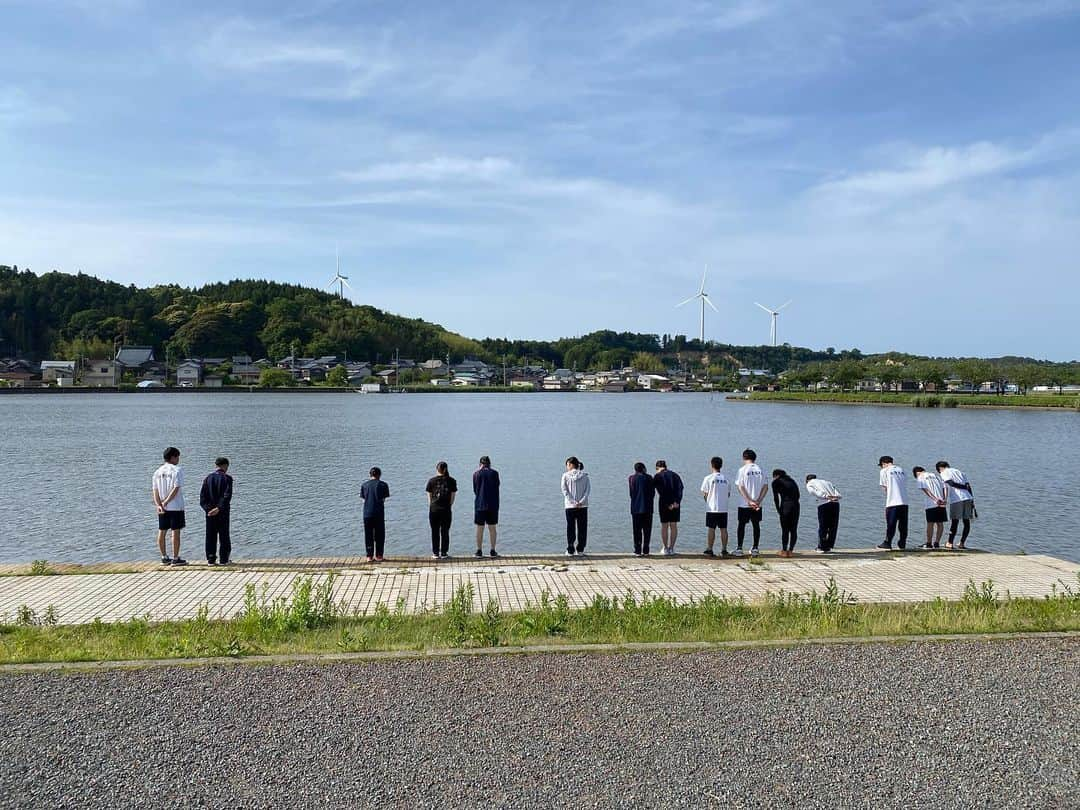 藤嶋大規のインスタグラム：「5/20•21に再び福井県に指導に行ってきました。今回は全てのセッションを水上で行えました。2日間ですぐに速くすることはできませんが、少しでも速くなれる材料を見つられるように心がけました。 速くなるためには継続あるのみ！ 6月に入ってすぐに県総体があるみたいなので、しっかりベストを尽くして頑張ってほしいと思います。 これから大会が続いて全国大会も控えていると思うので怪我だけには注意して練習に励んでもらいたいと思います。 頑張ってください💪💪 応援しています📣  #canoesprint #fukui #金津高校 #カヌー部」